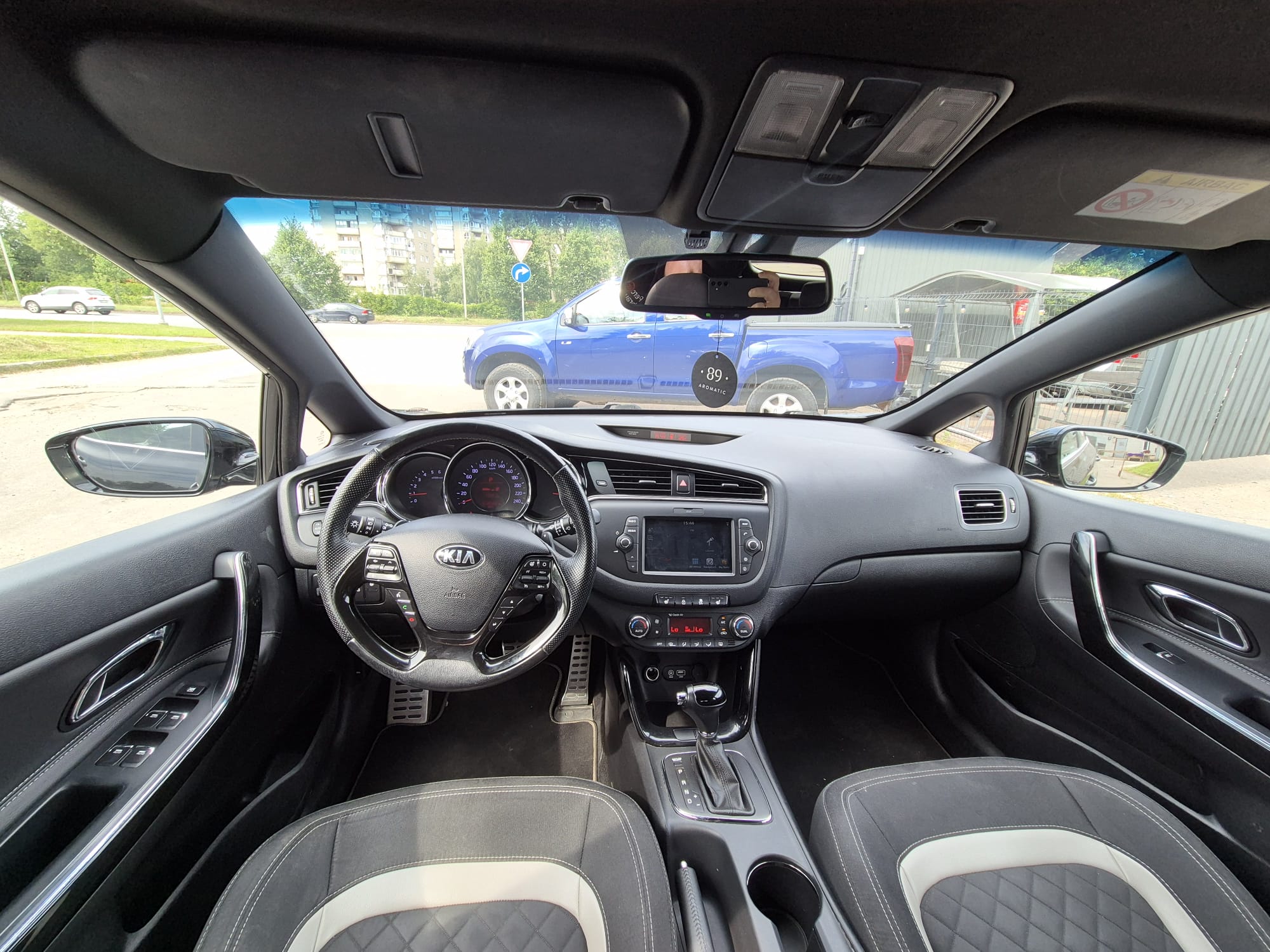 Car image 13