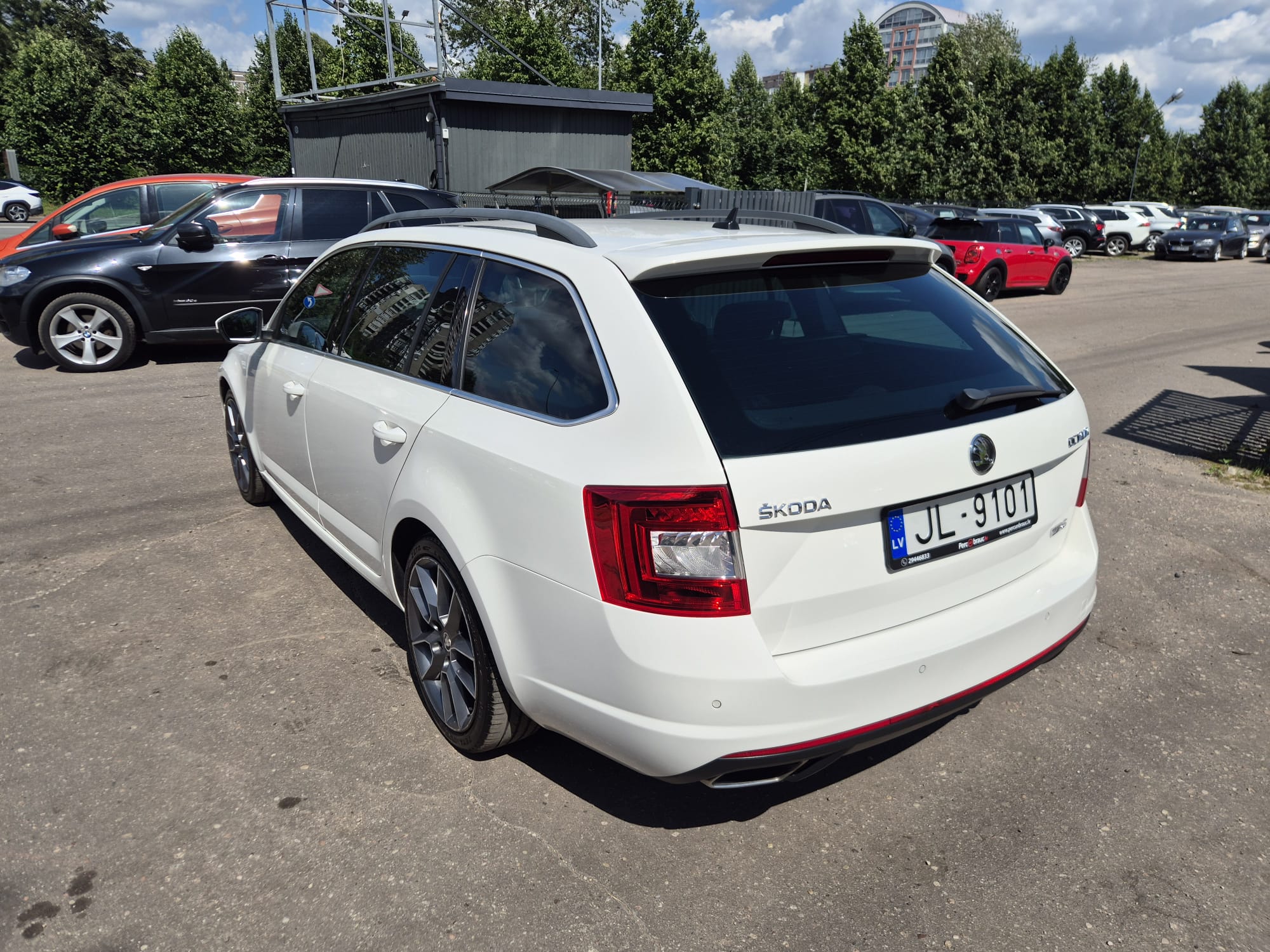 Car image 7