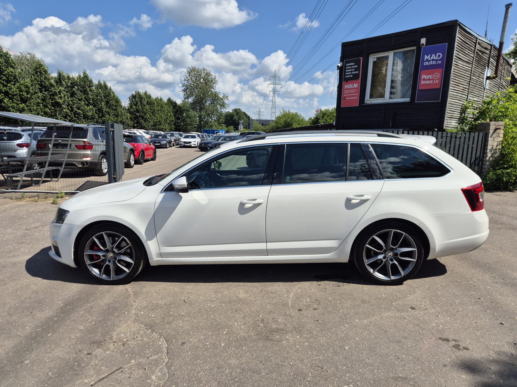 Car image 8