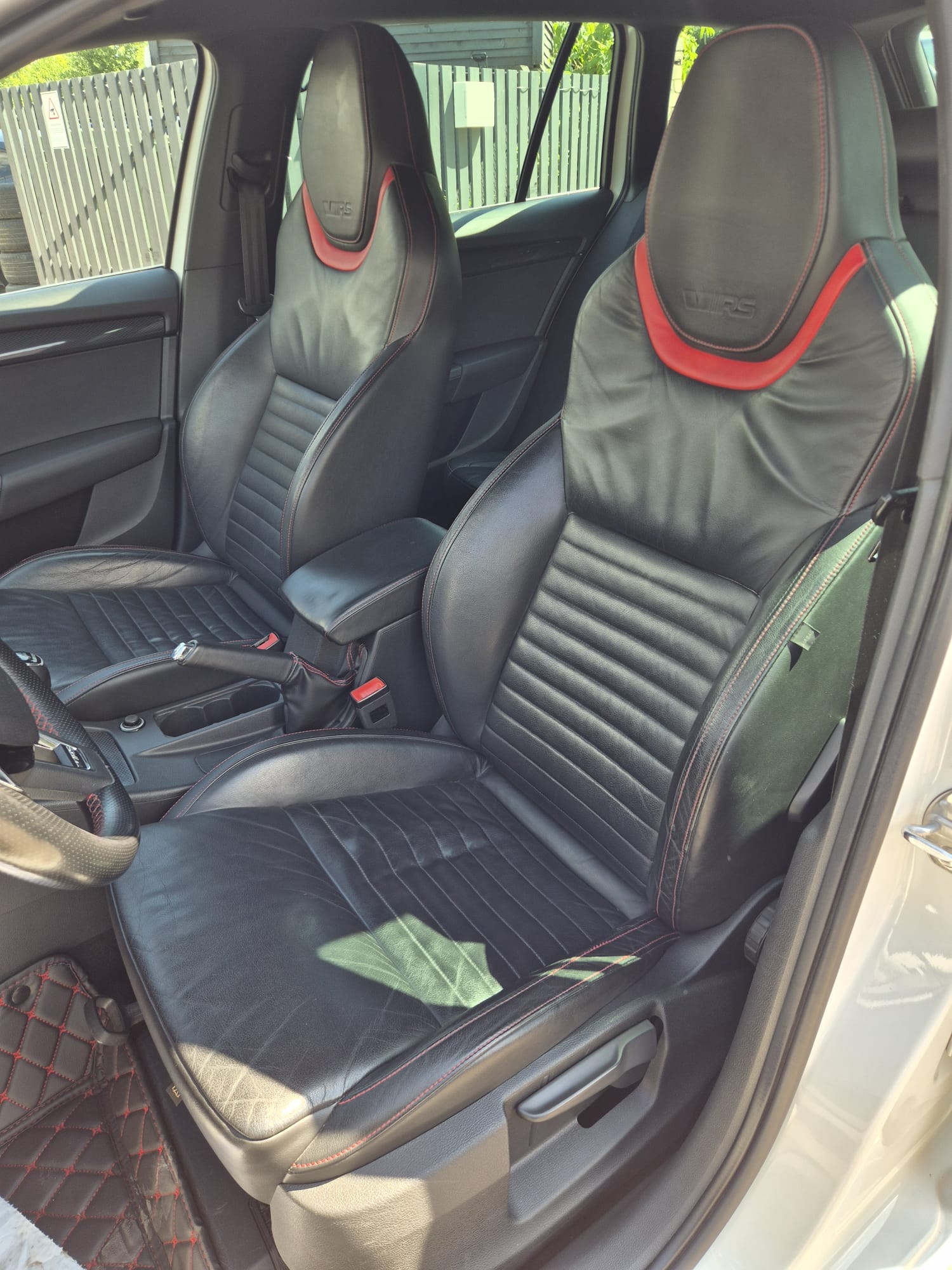 Car image 11