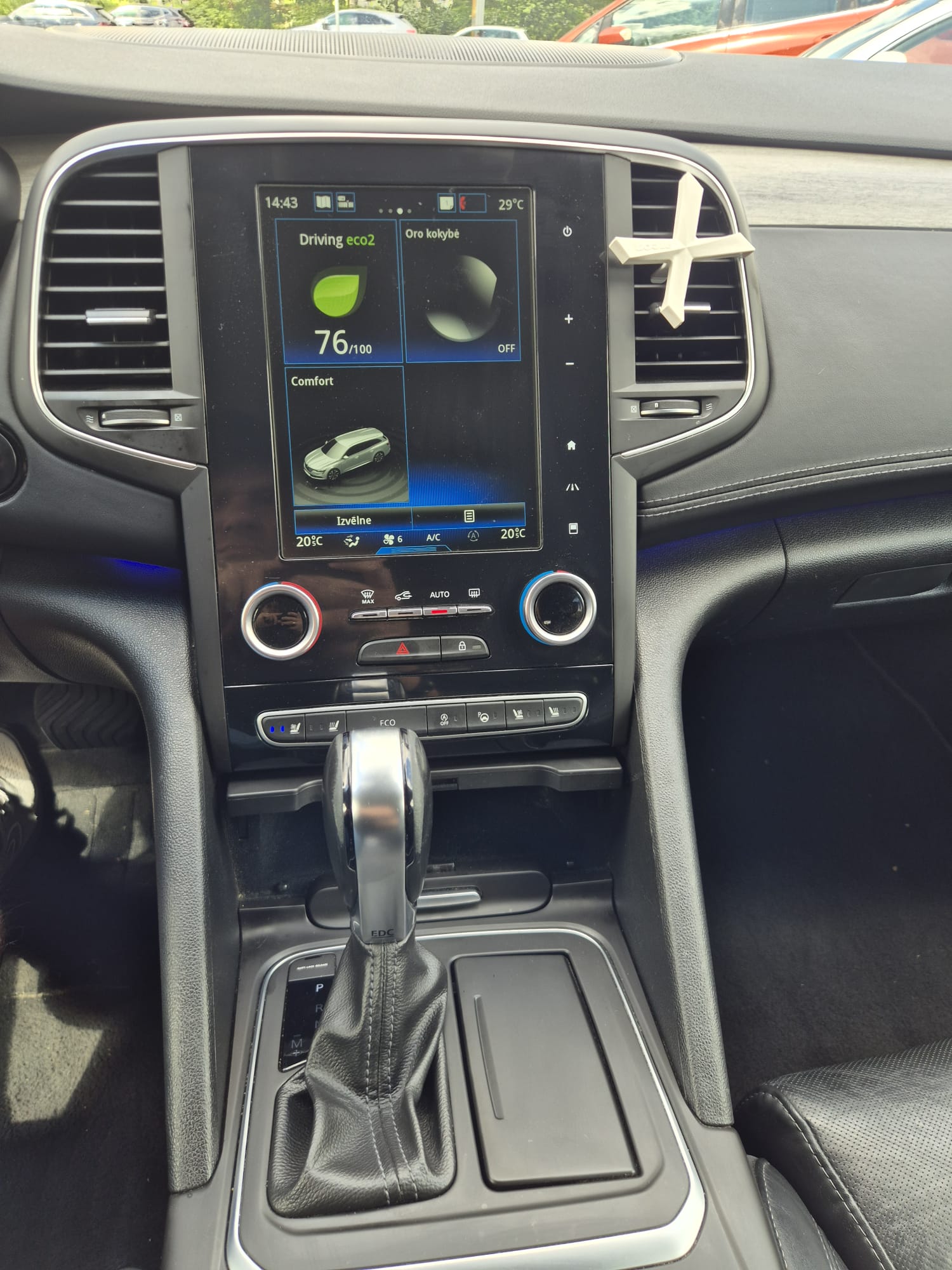 Car image 19