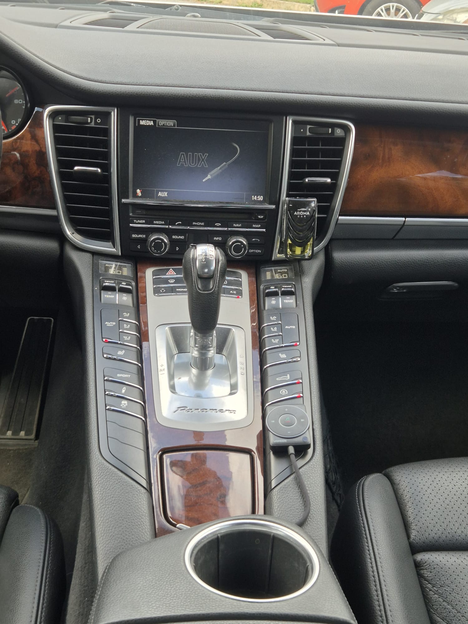Car image 10