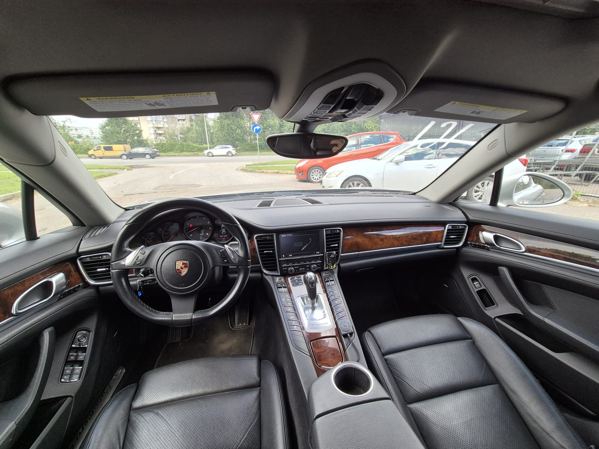 Car image 19