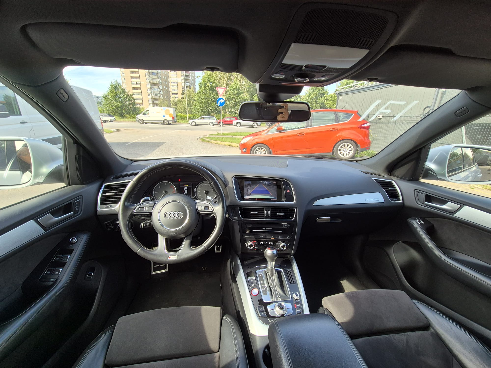 Car image 10