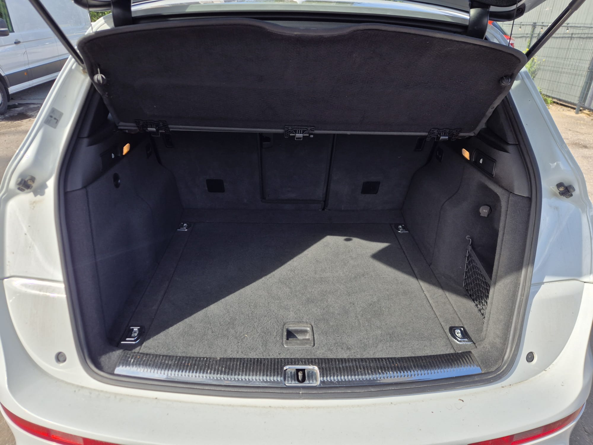 Car image 18