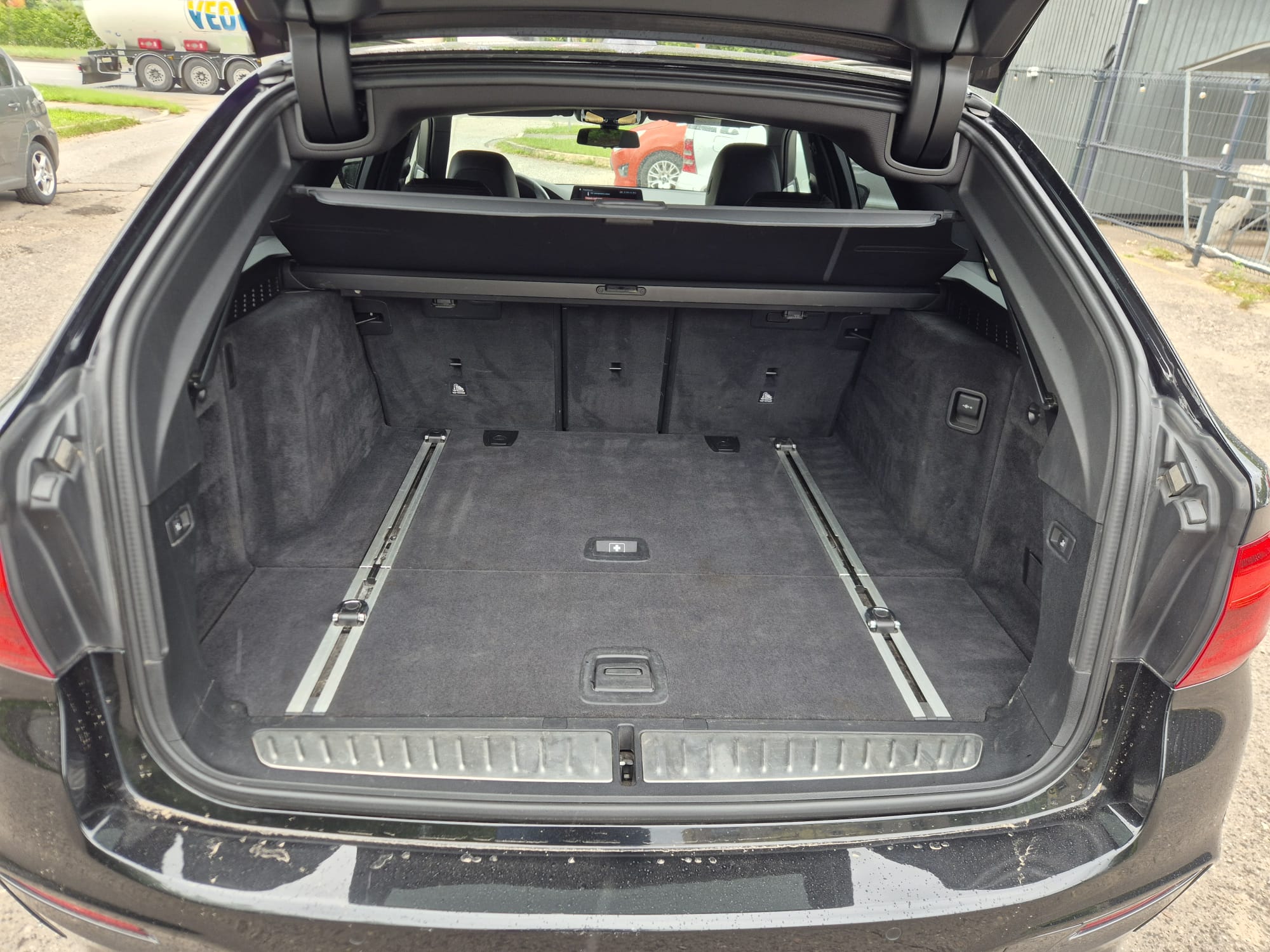 Car image 13