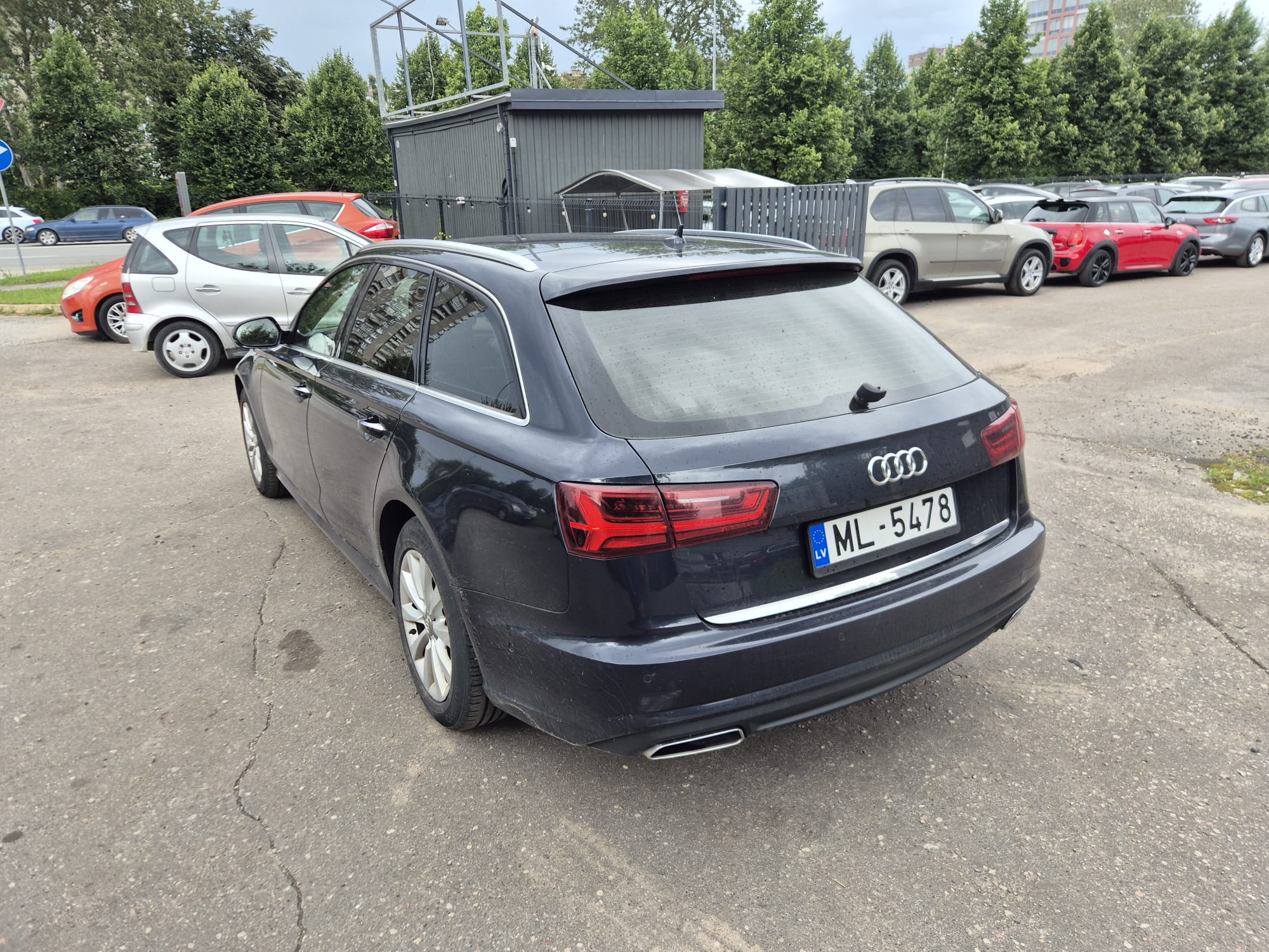 Car image 7