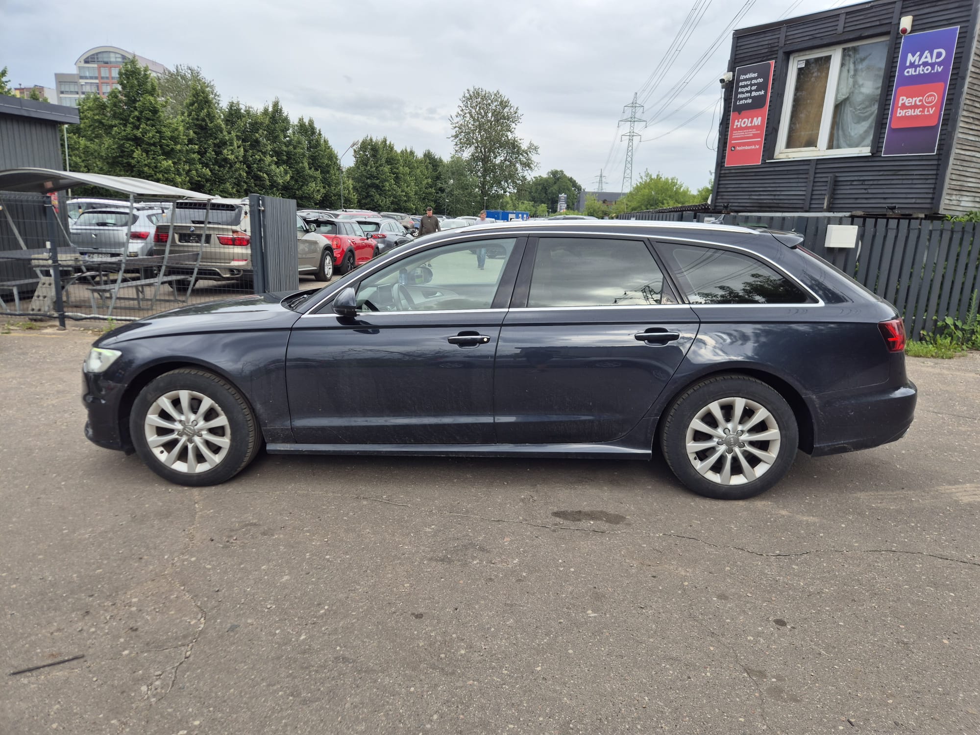 Car image 8