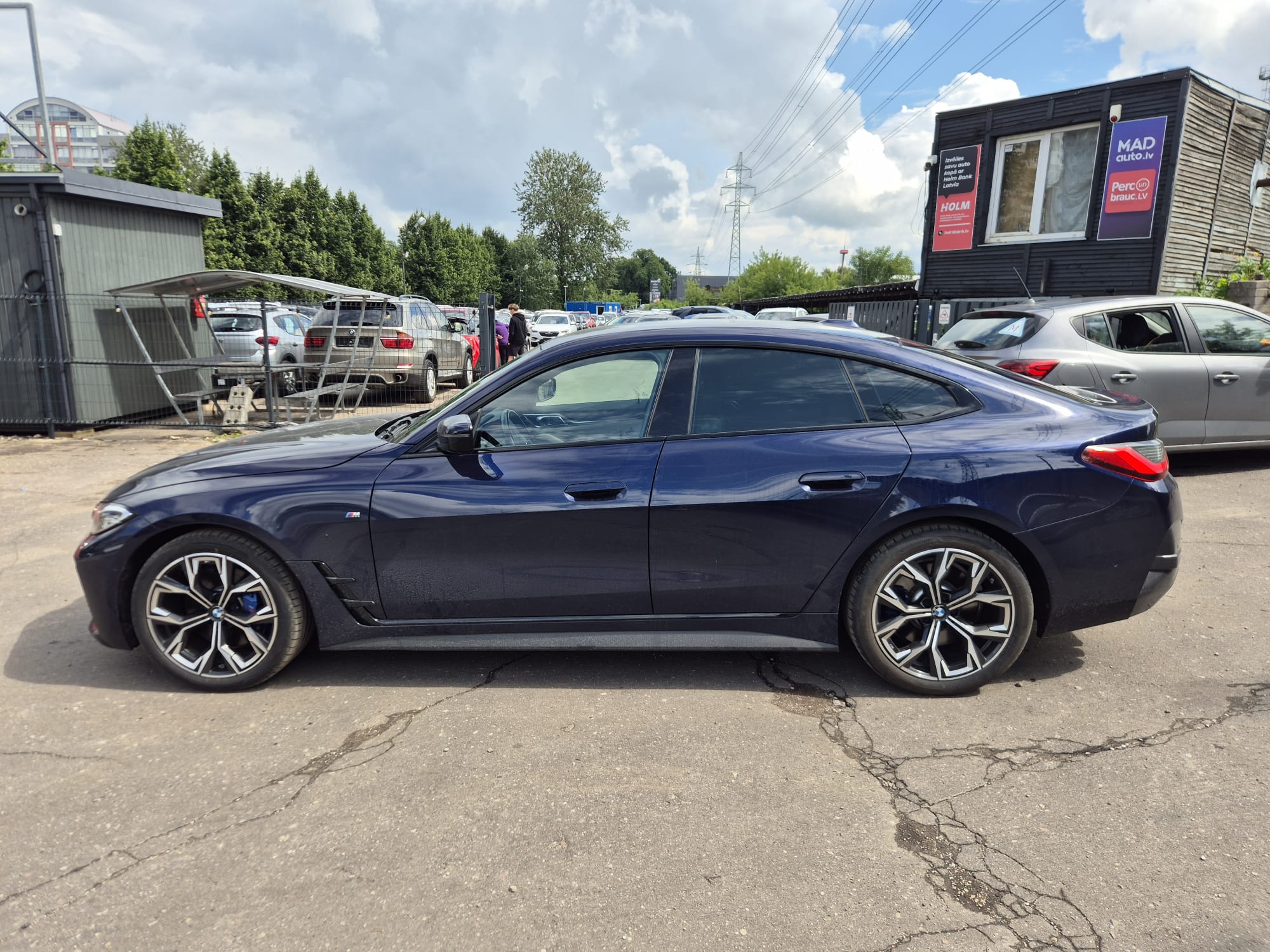 Car image 8