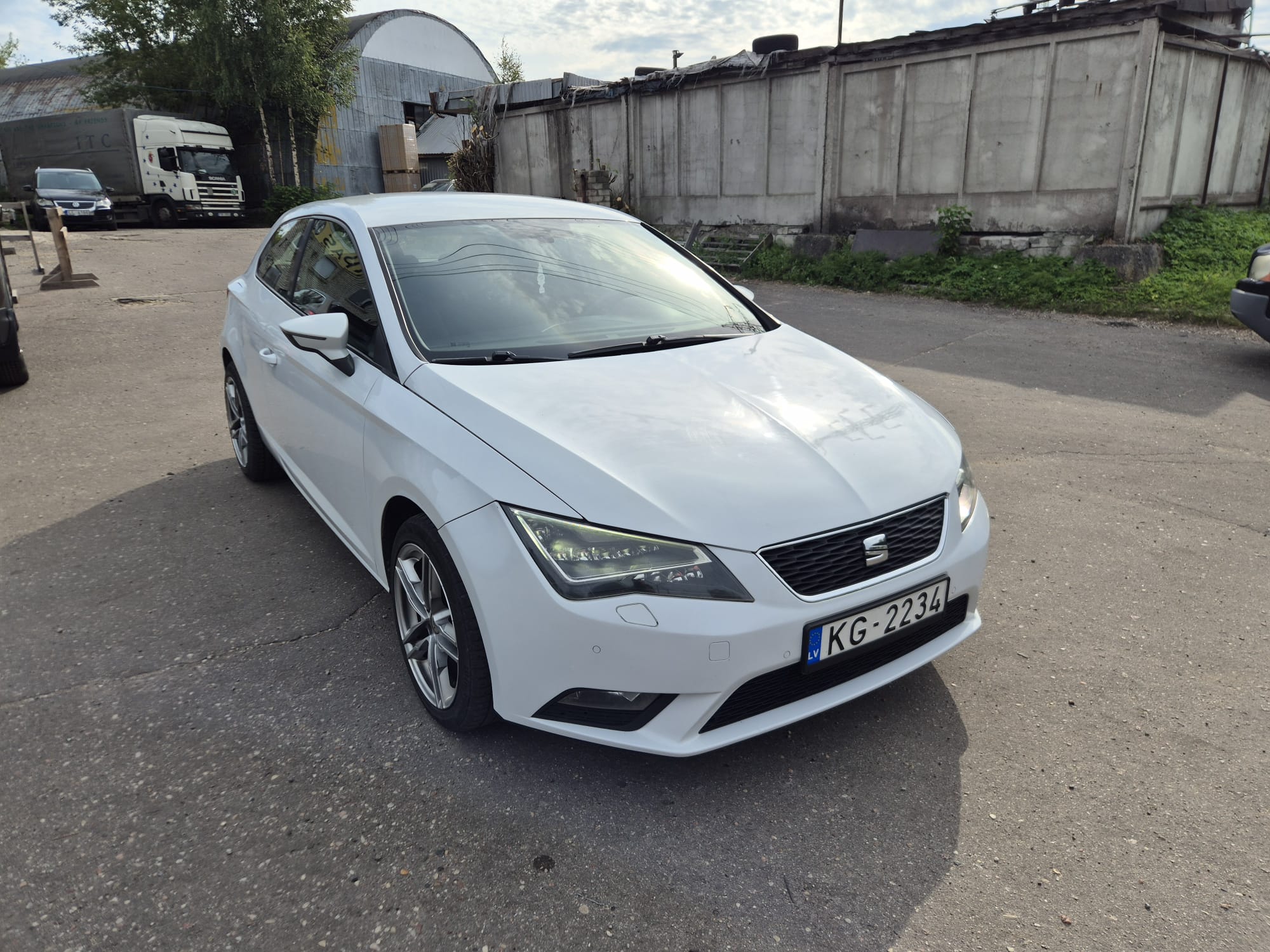Car image 2