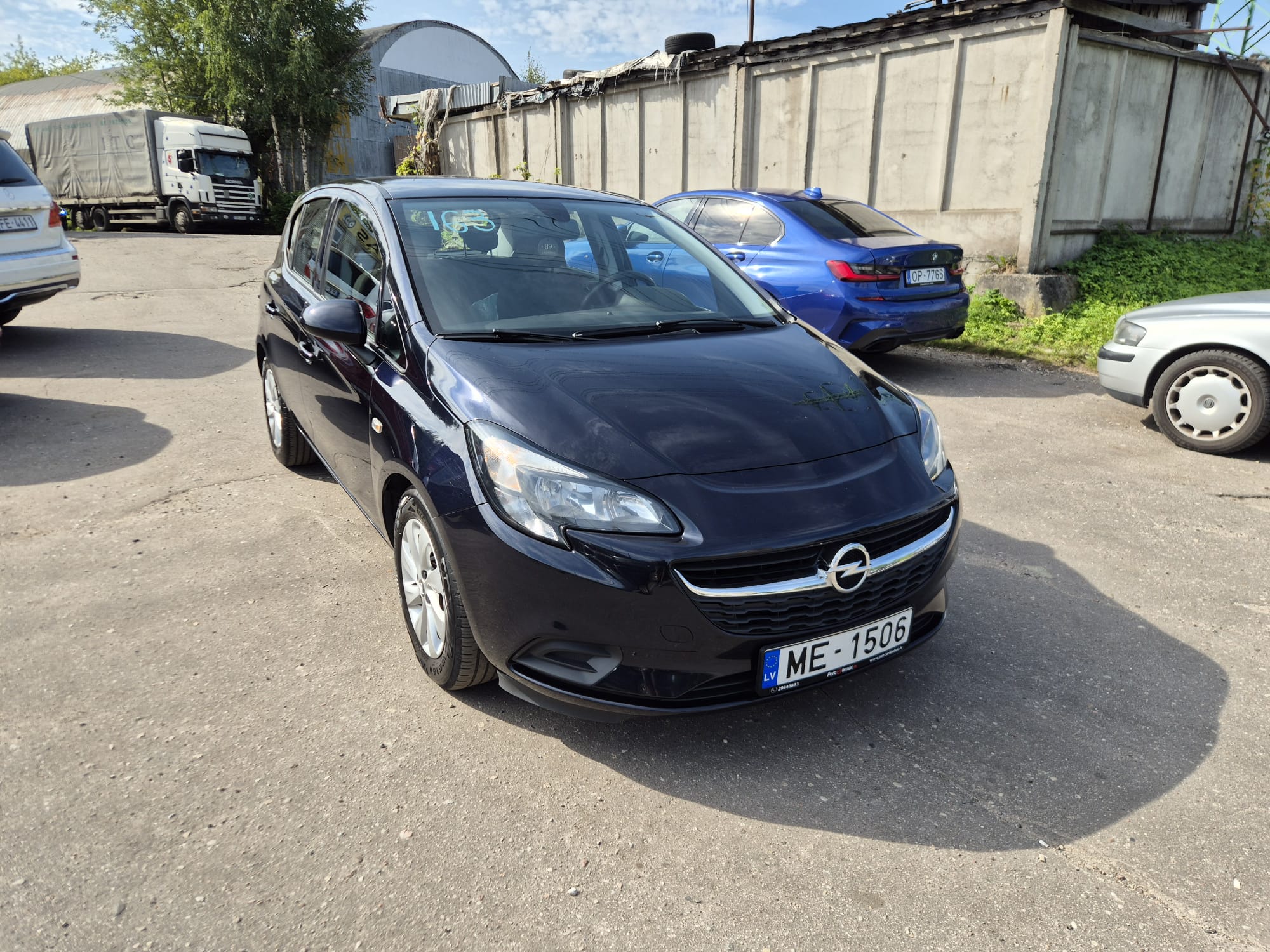Car image 2