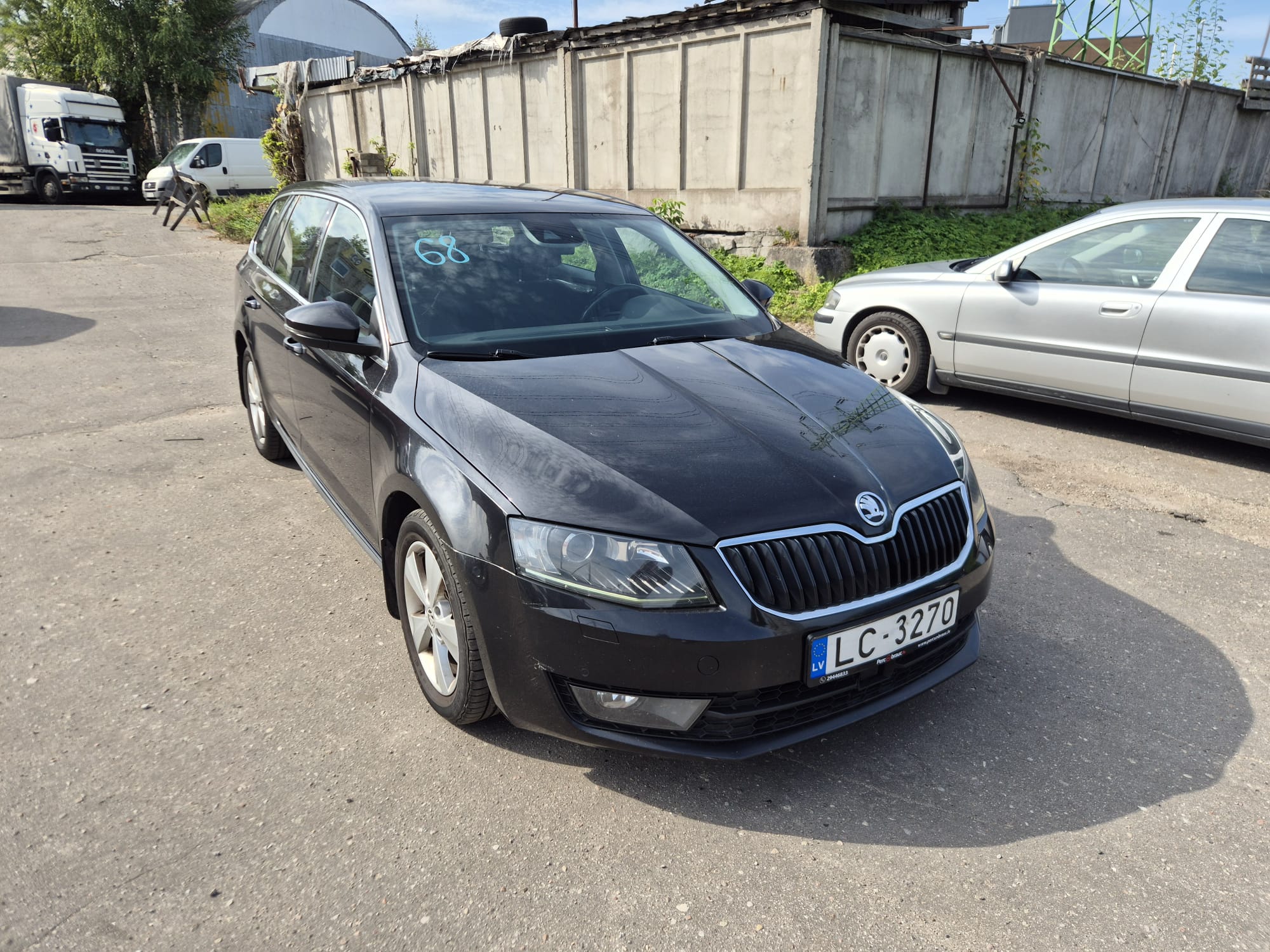 Car image 2