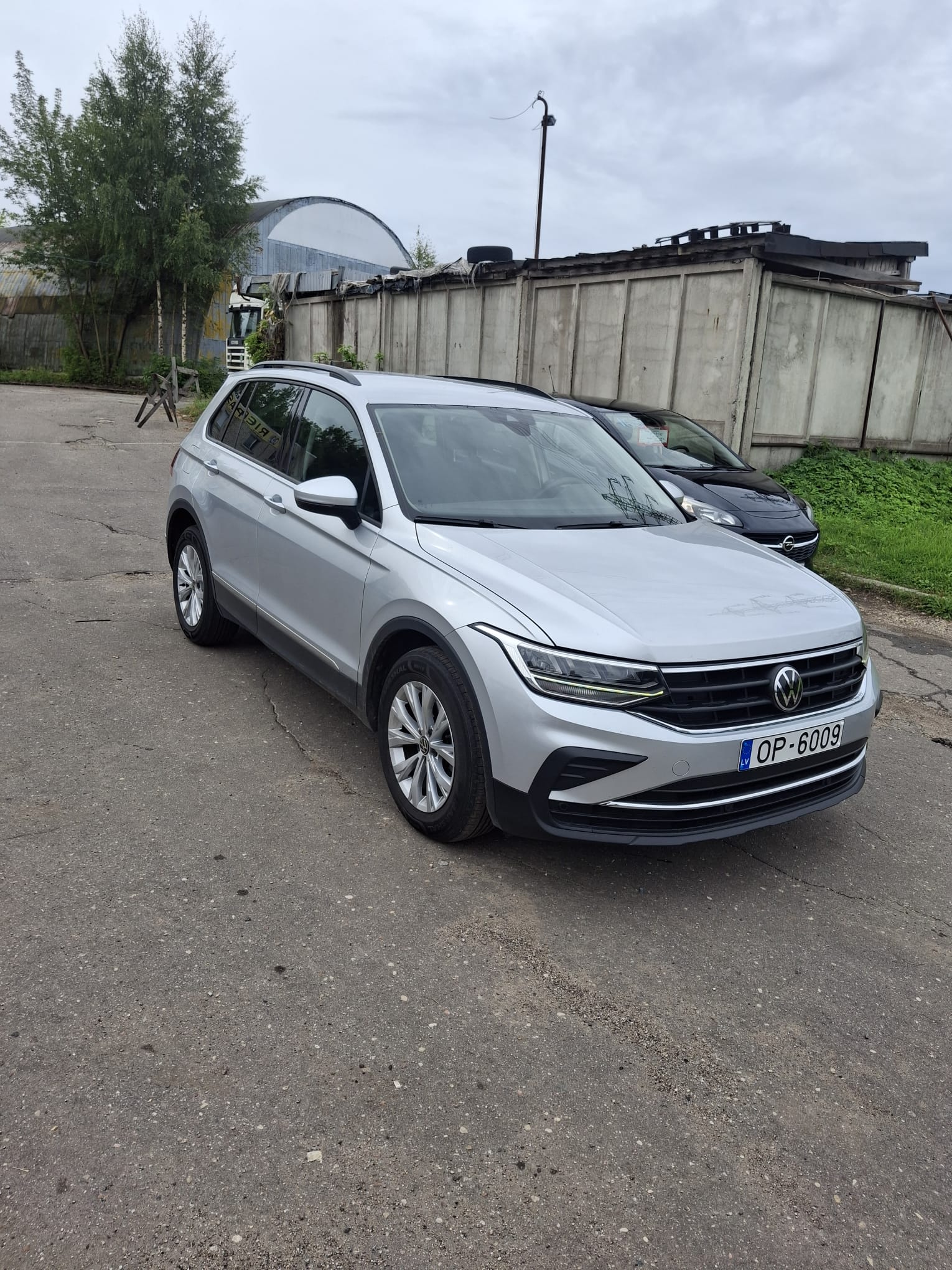 Car image 2