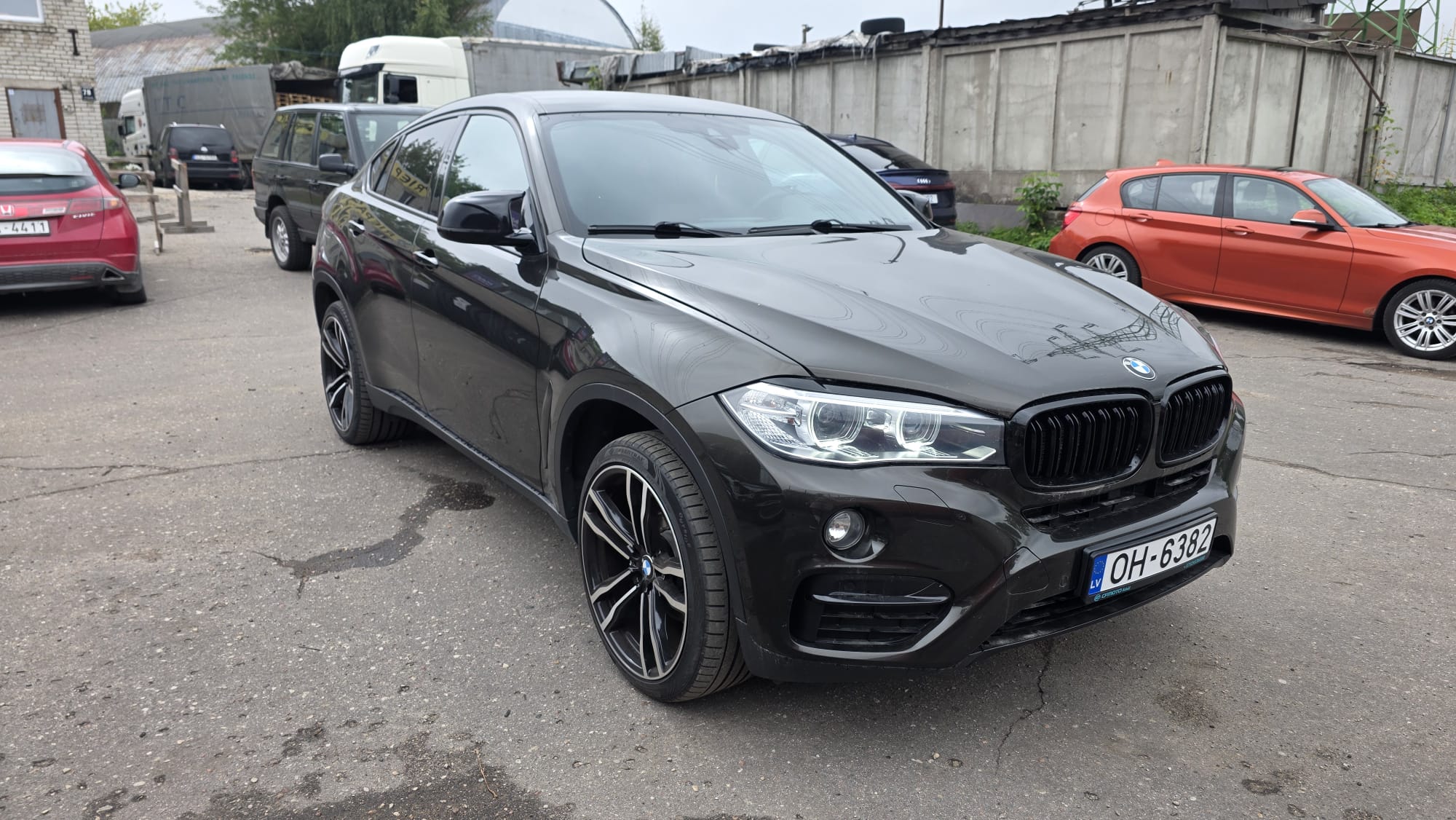 Car image 2