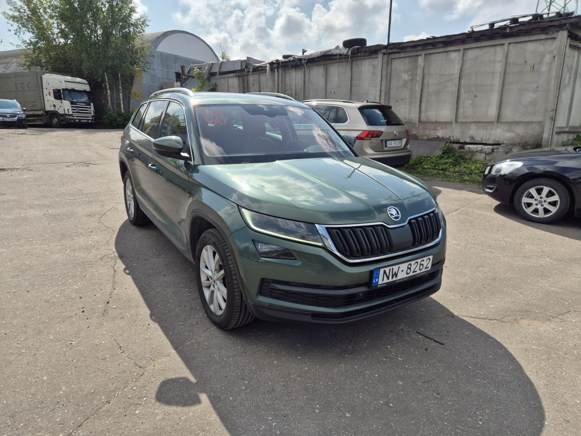 Car image 2