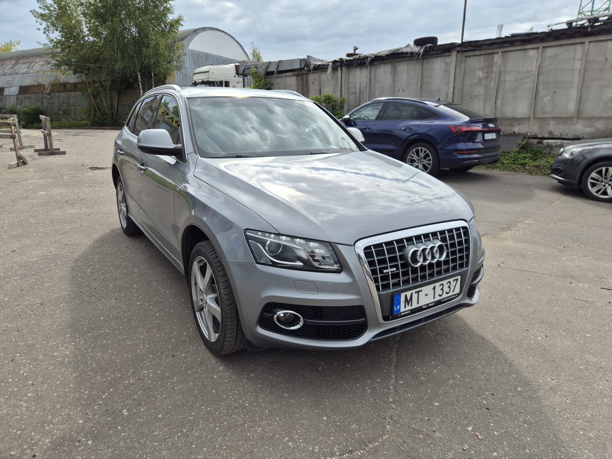 Car image 2