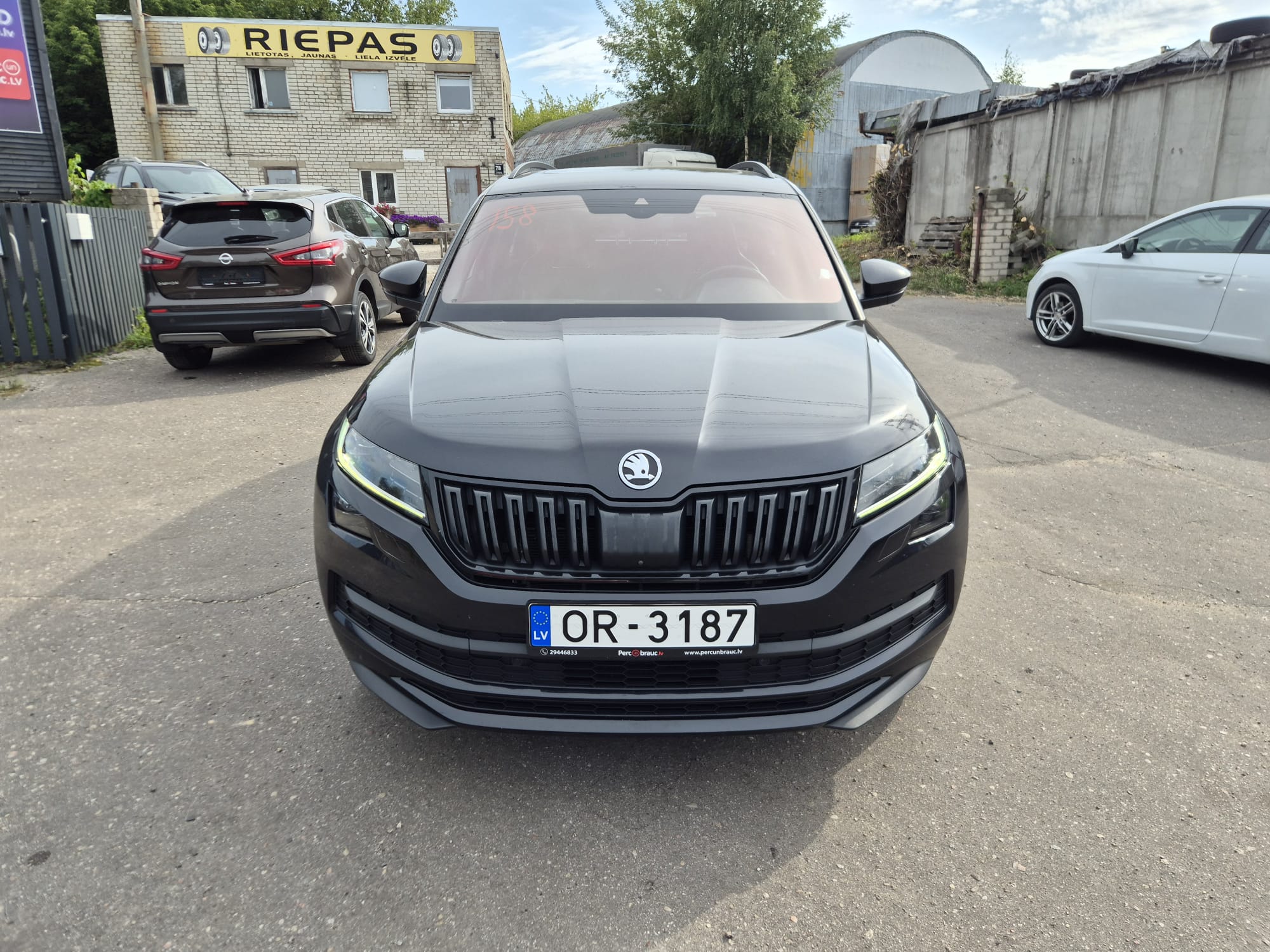 Car image 3