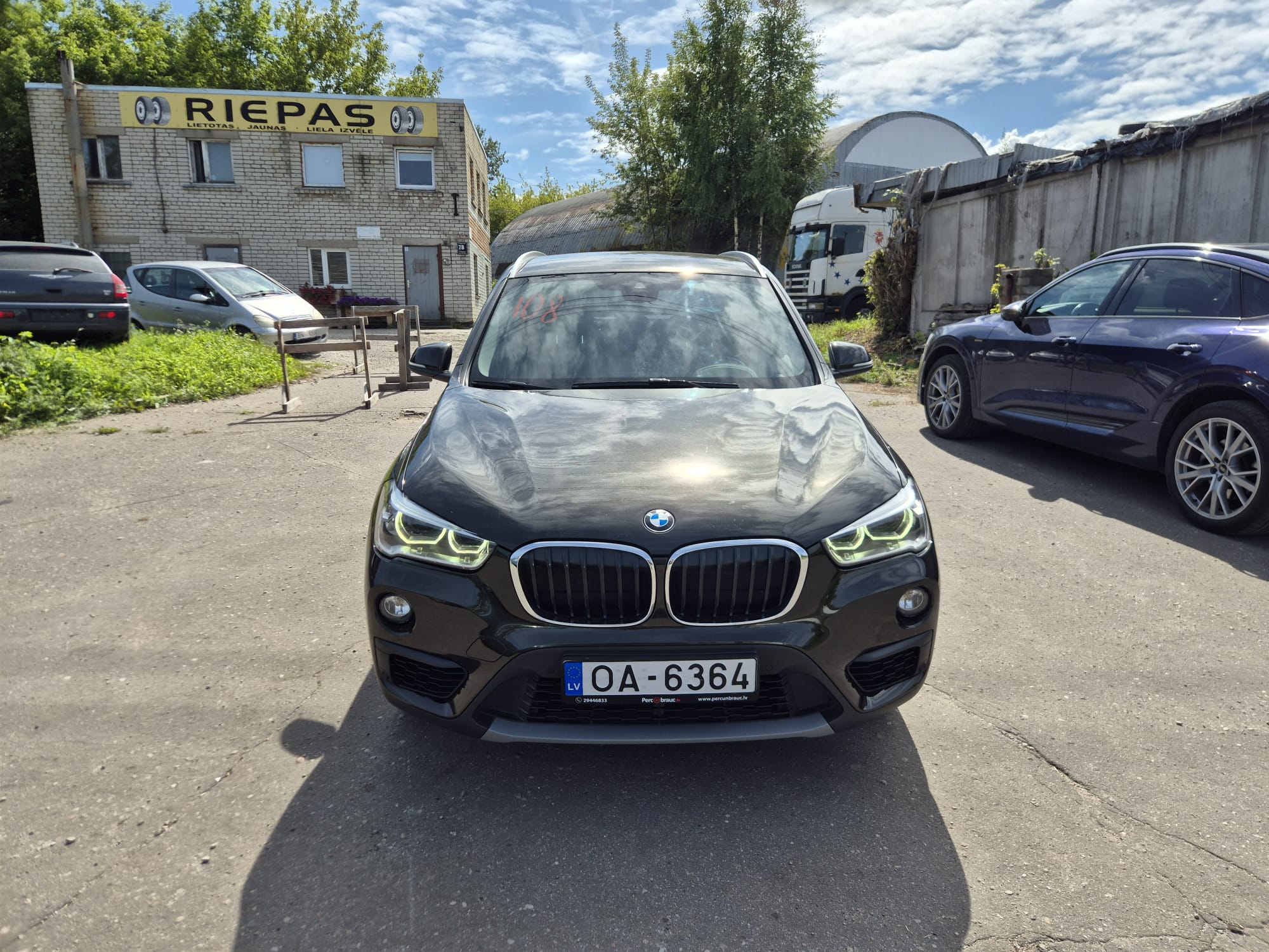 Car image 3