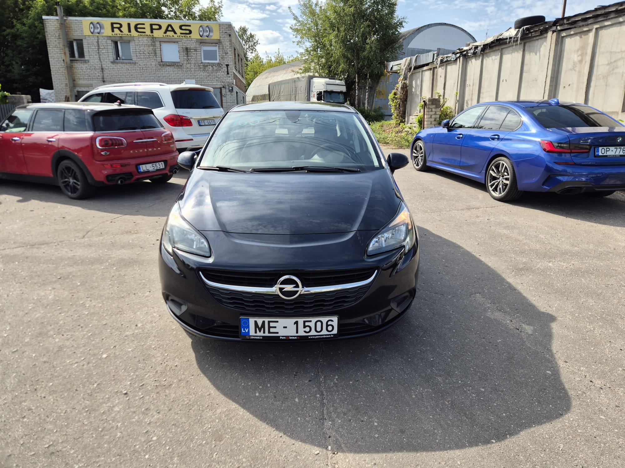 Car image 3