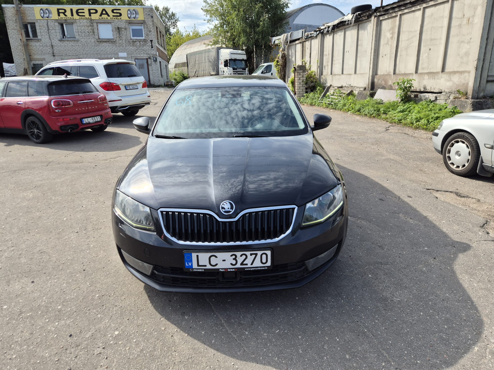 Car image 3