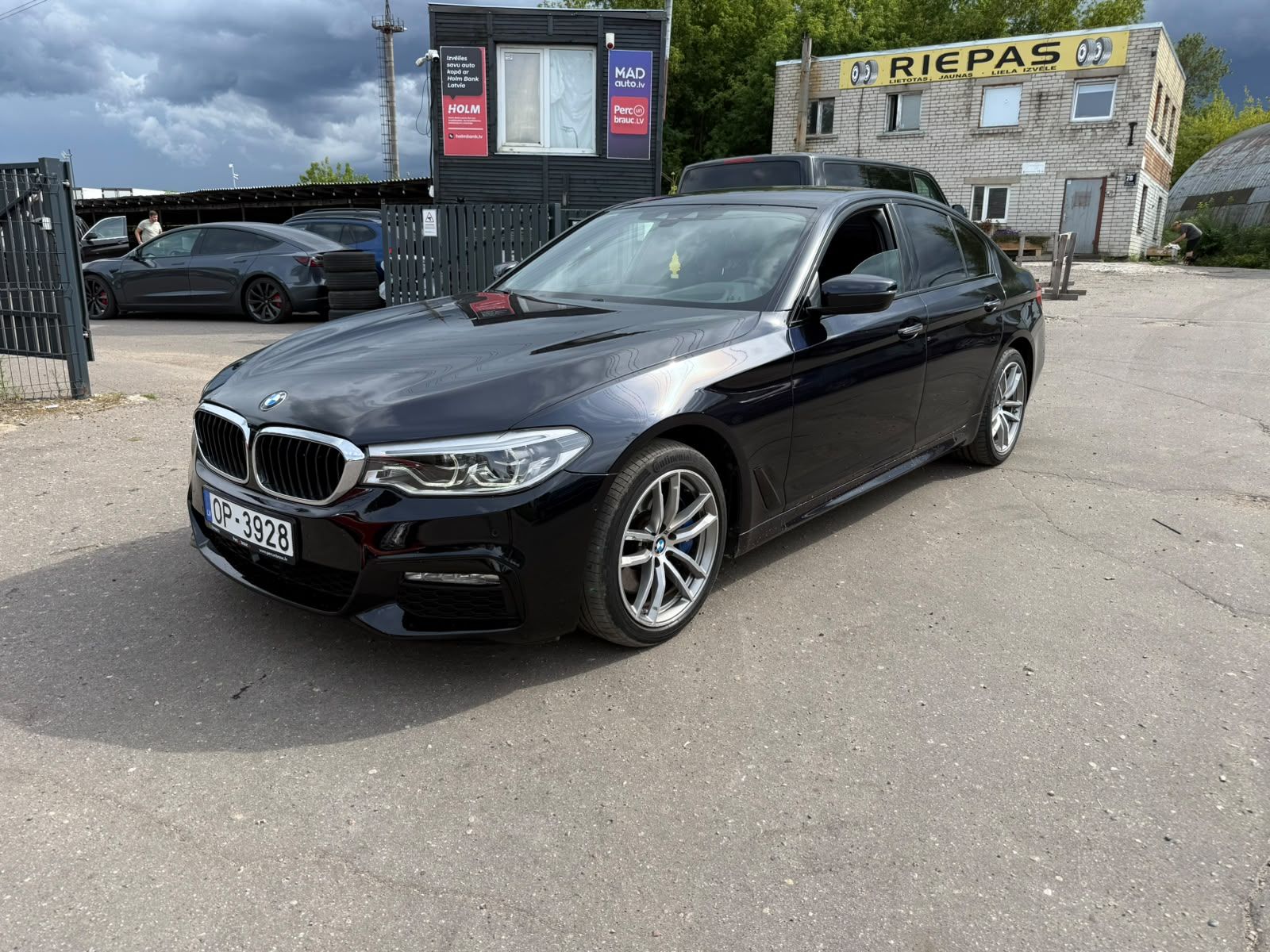 Car image 3