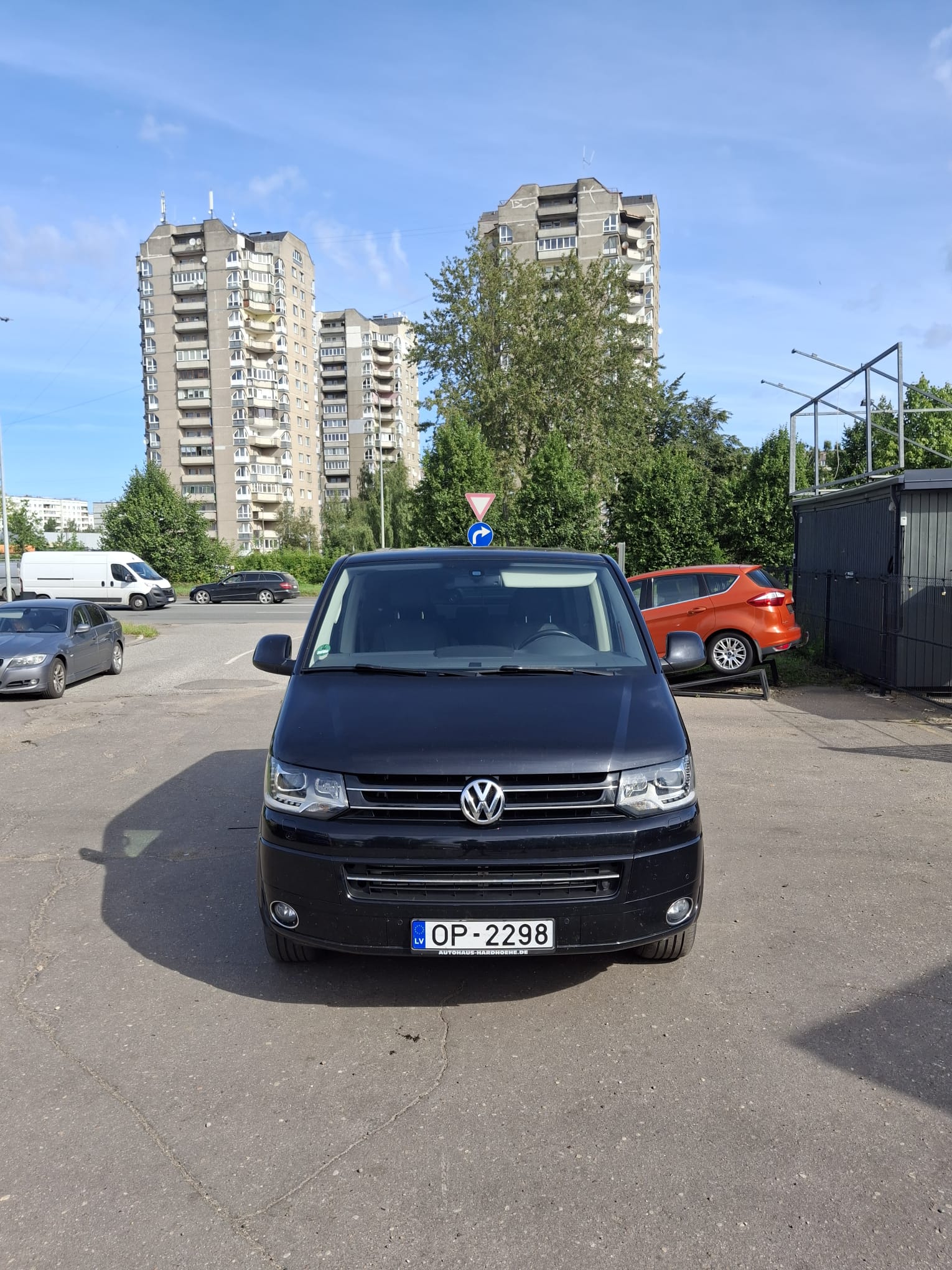 Car image 3