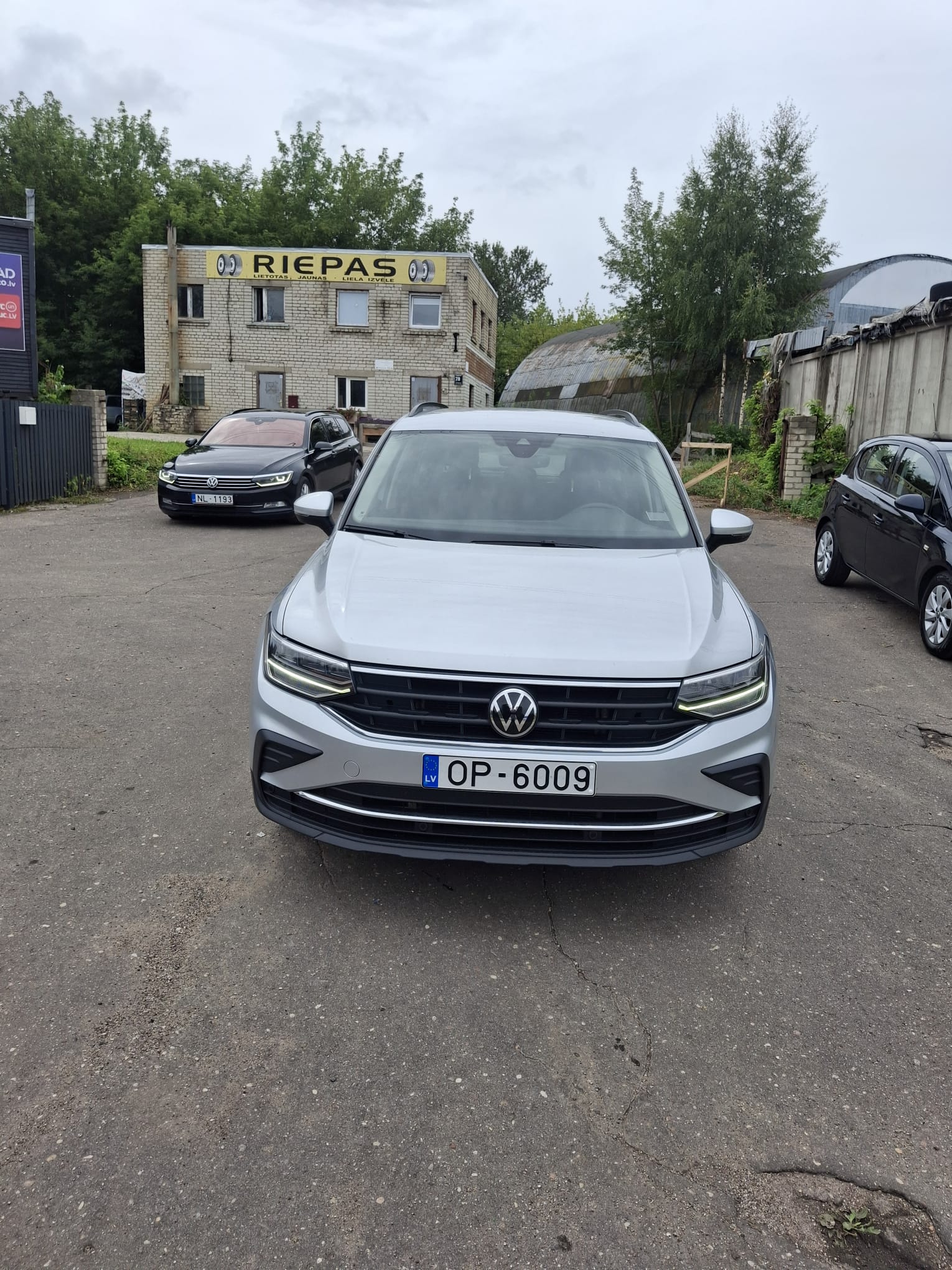 Car image 3