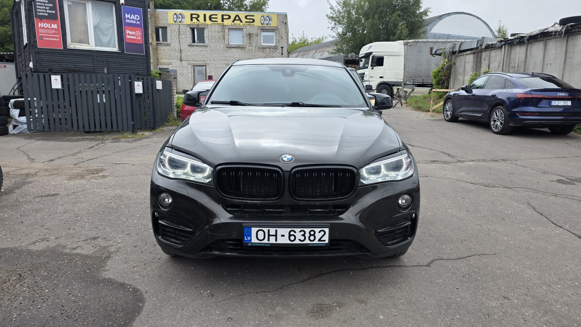 Car image 3