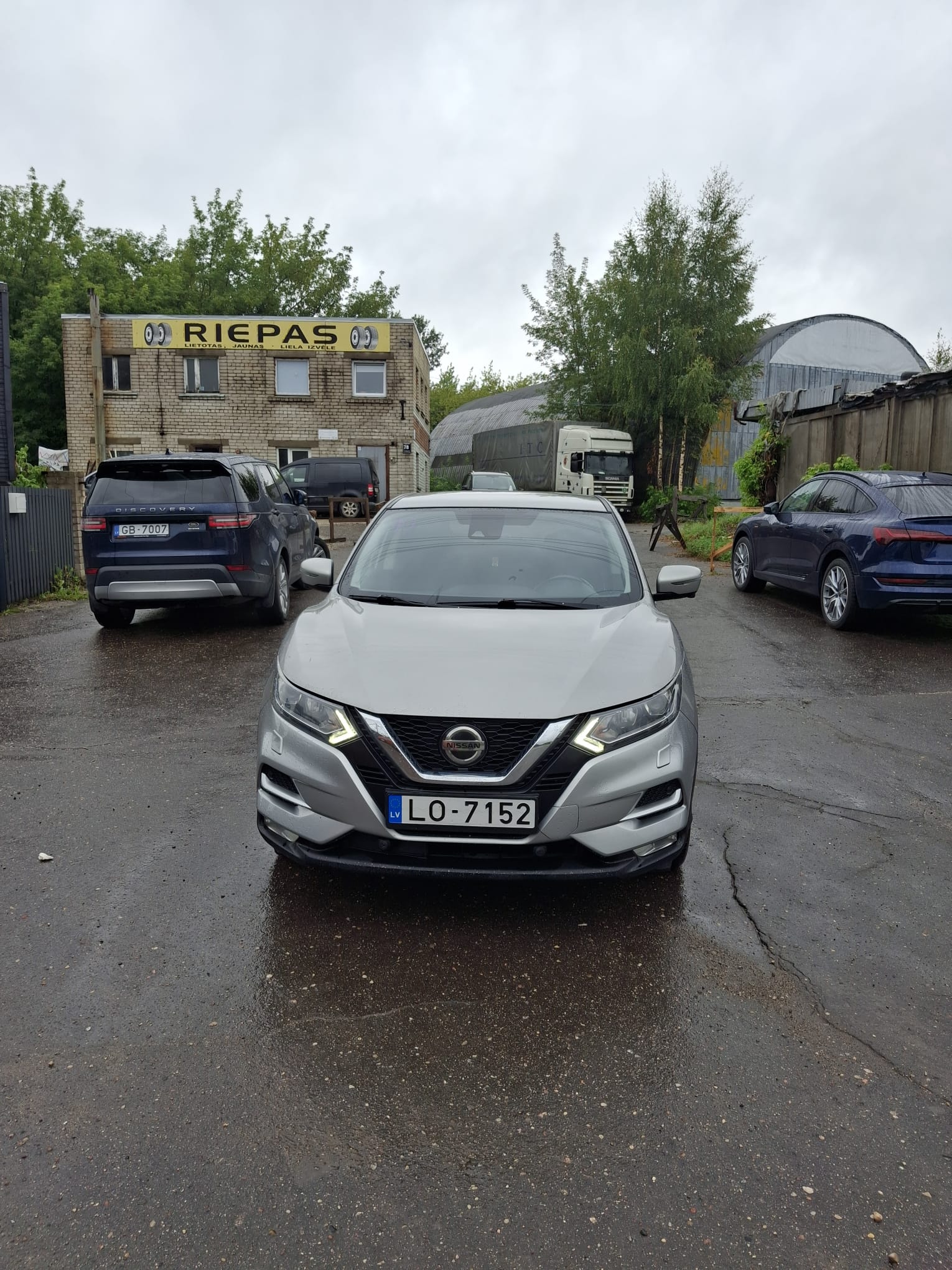 Car image 3