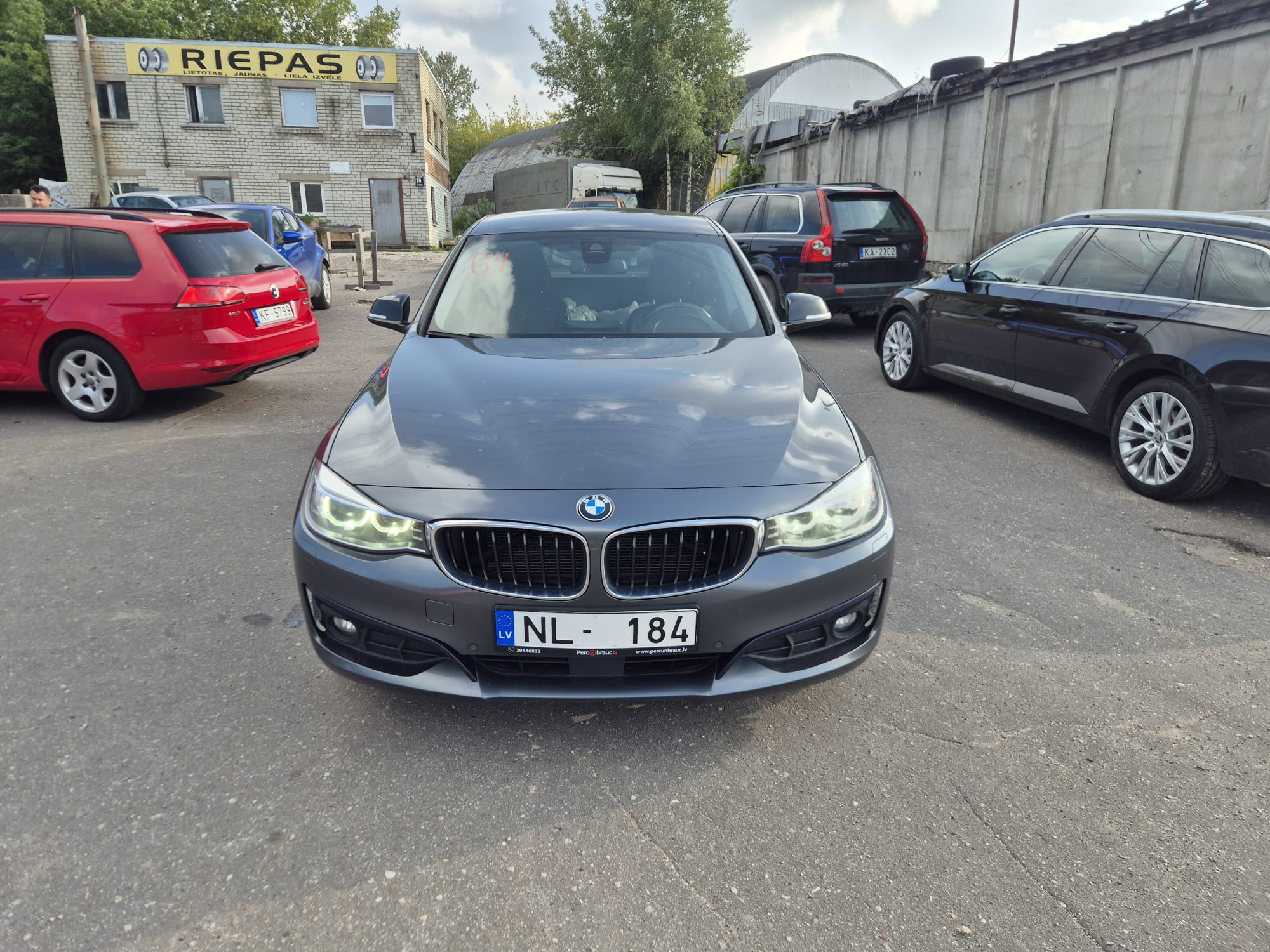Car image 3