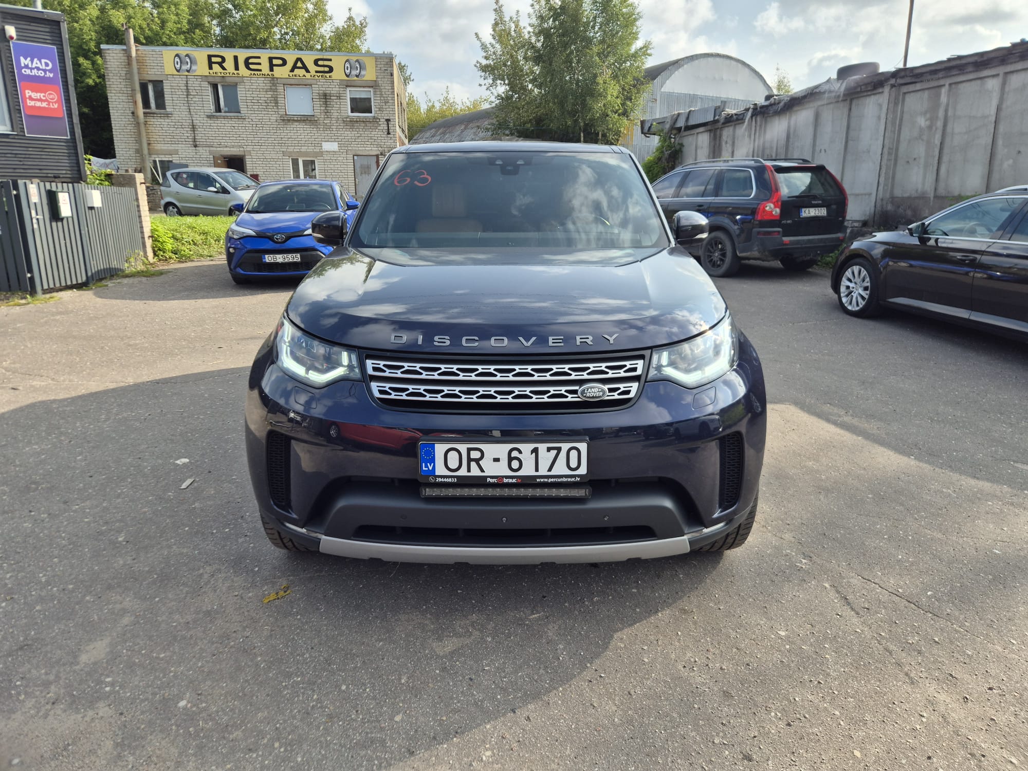 Car image 3