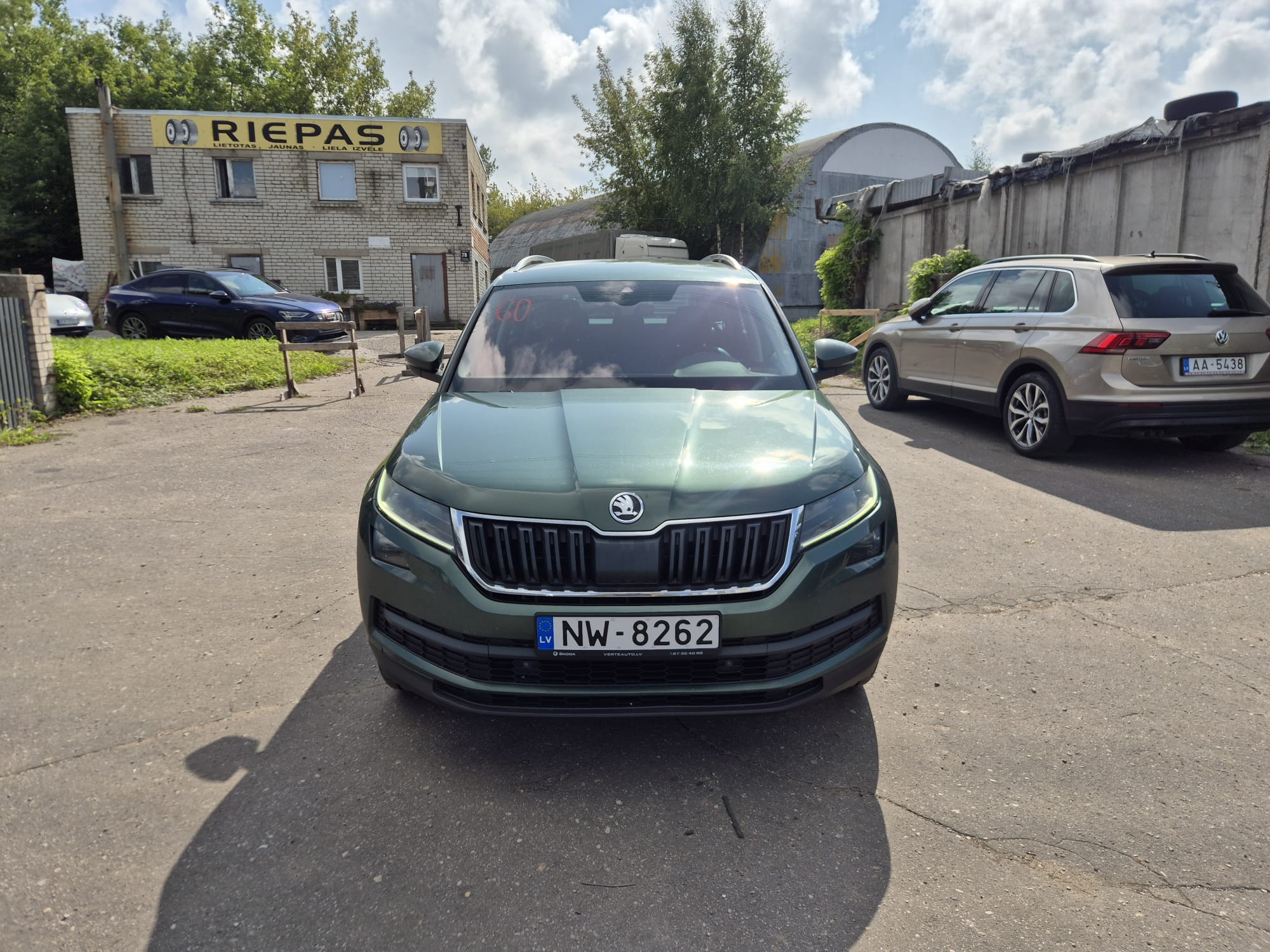 Car image 3