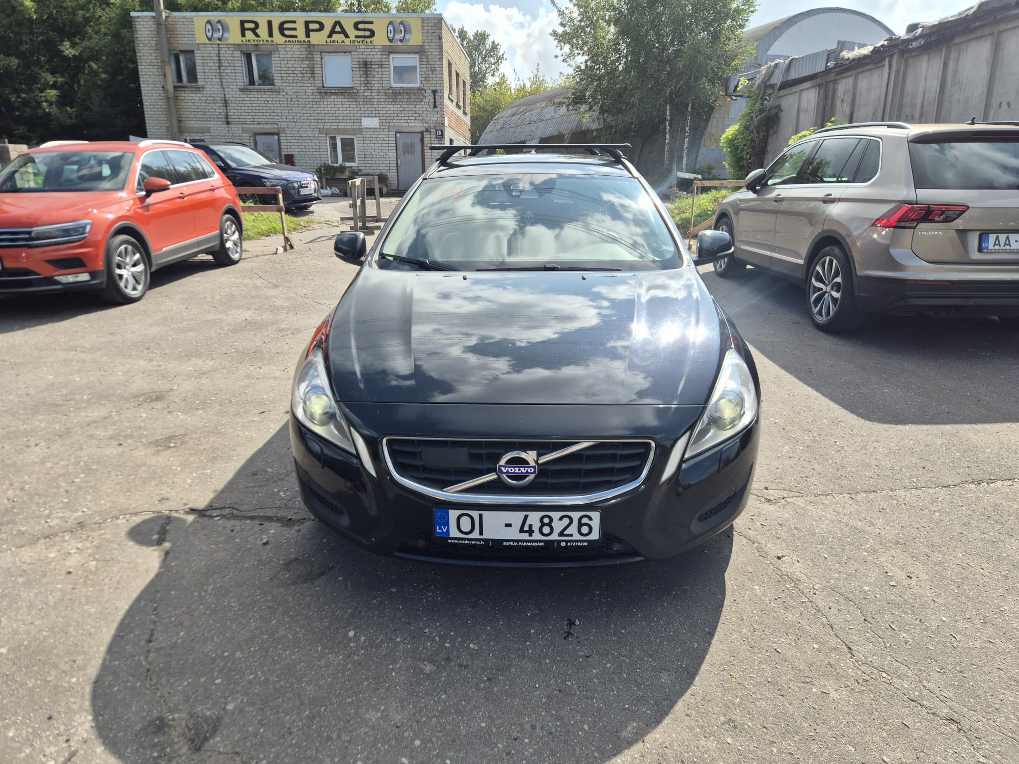 Car image 3