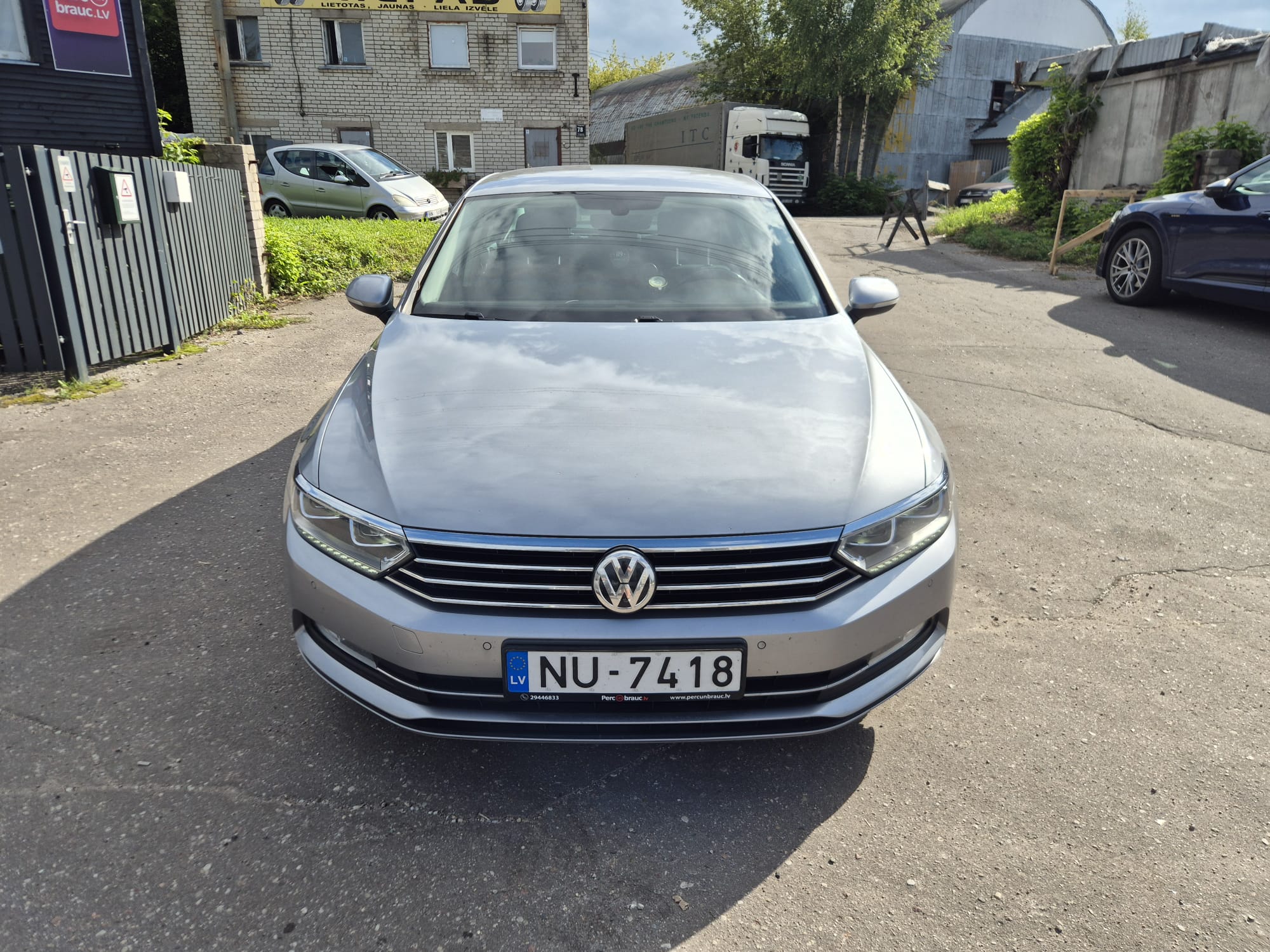 Car image 3
