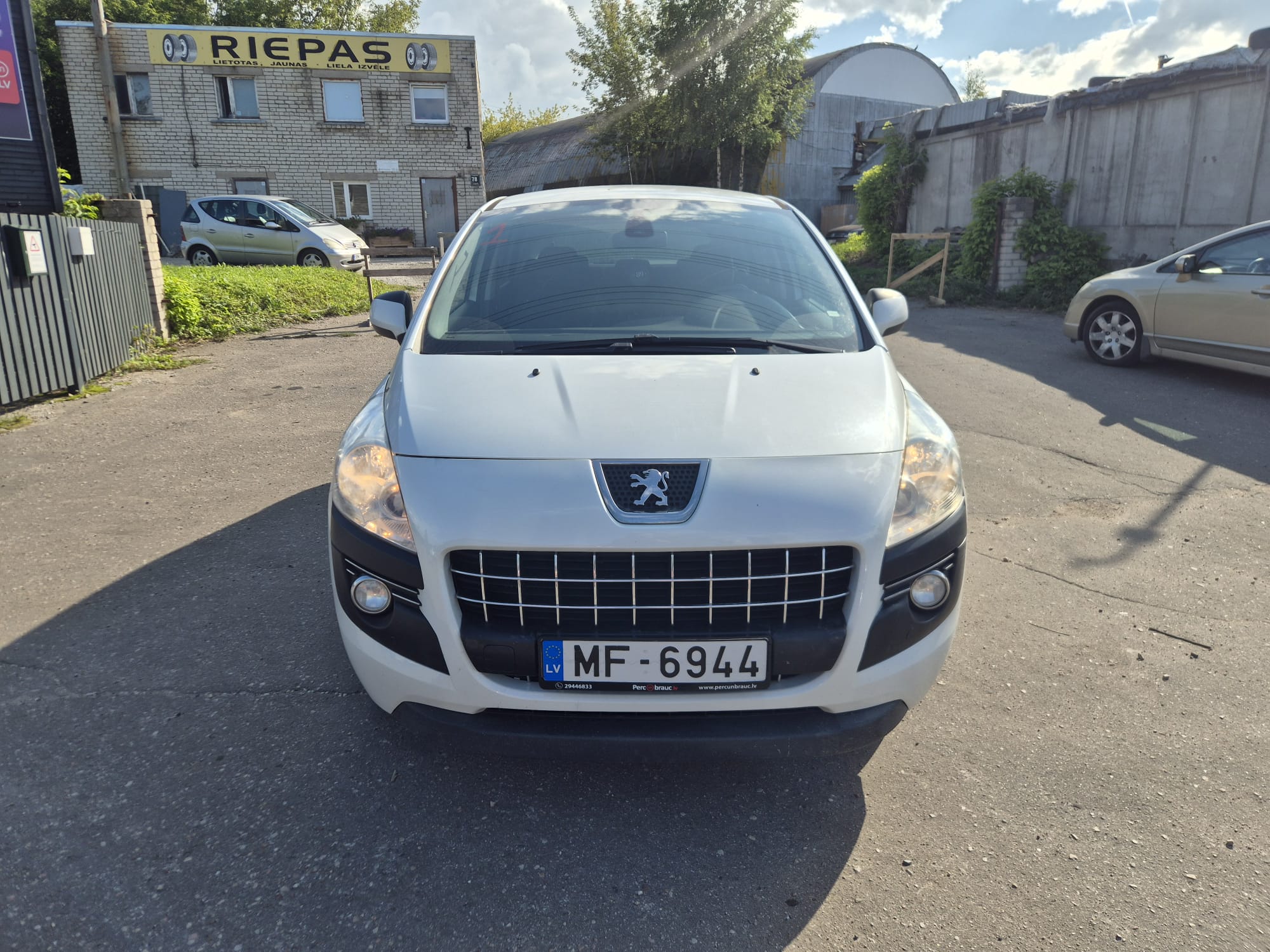Car image 3