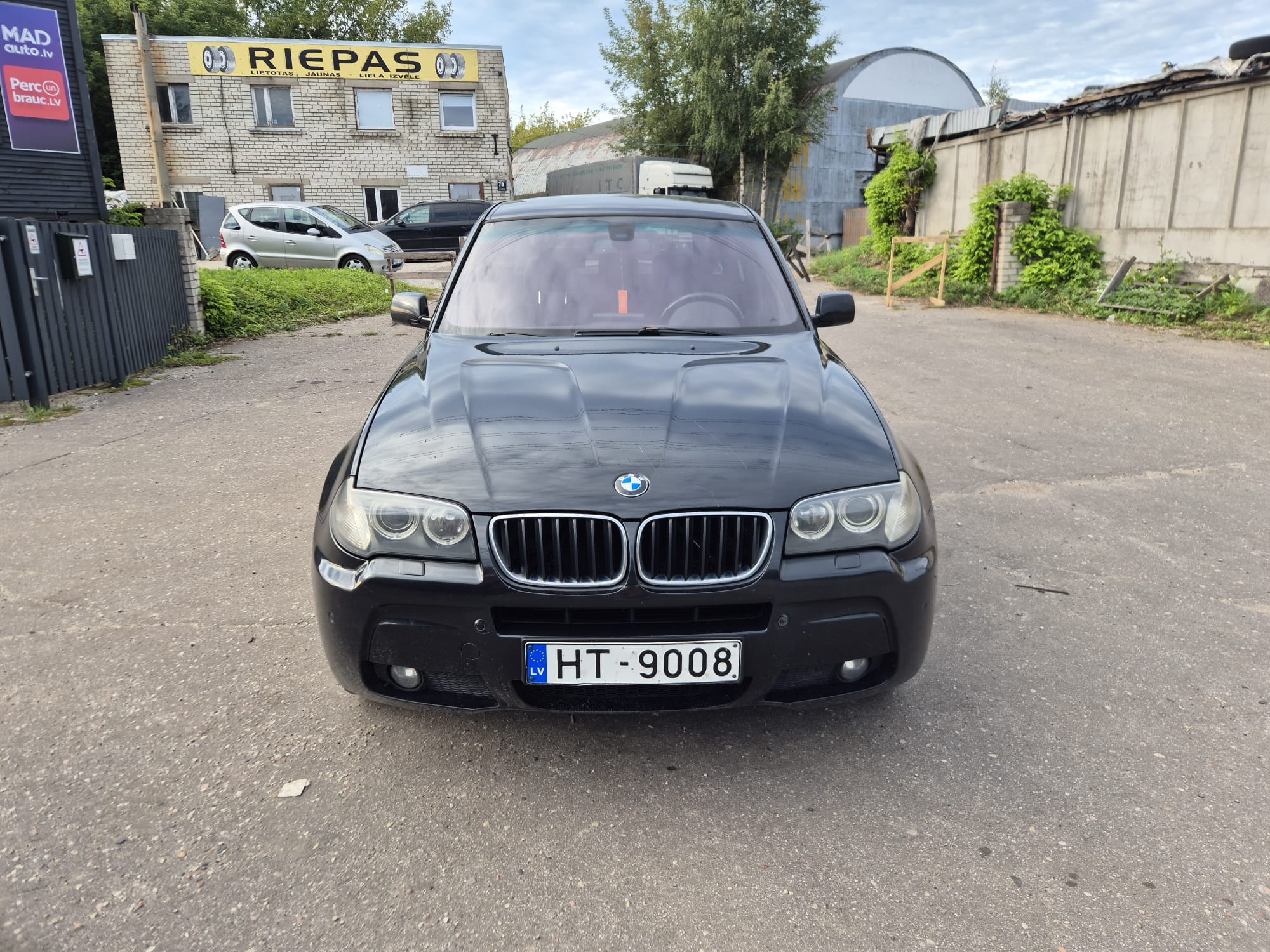 Car image 3