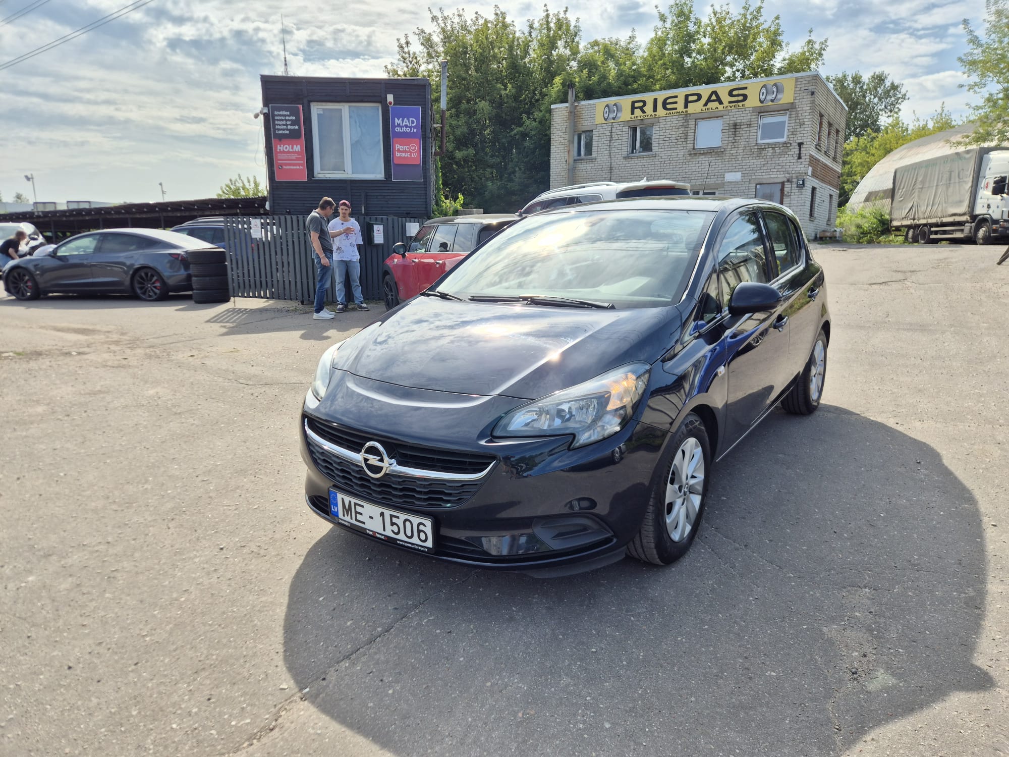 Car image 4