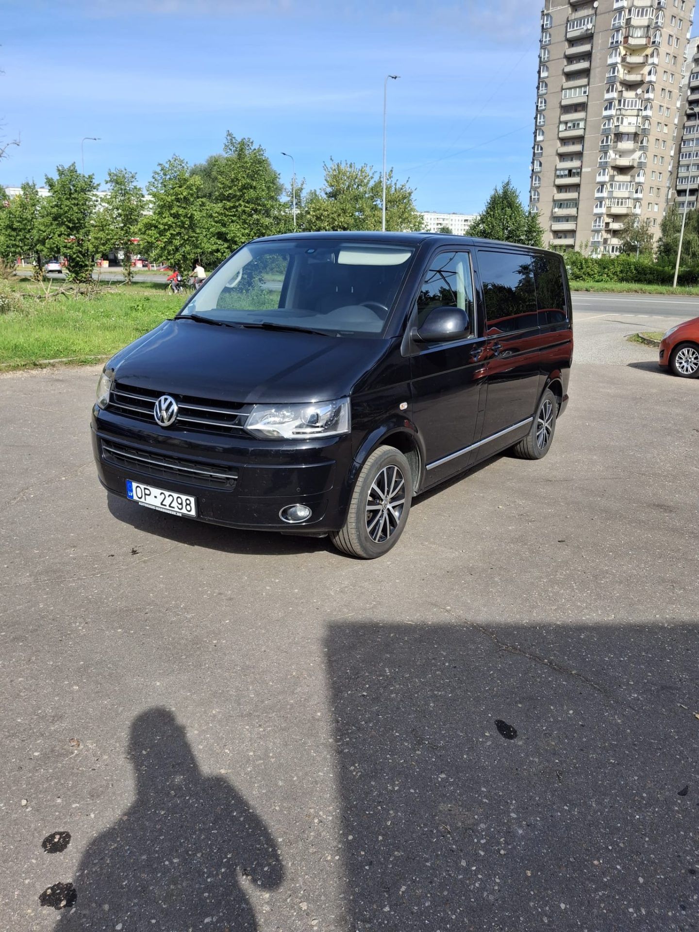 Car image 4