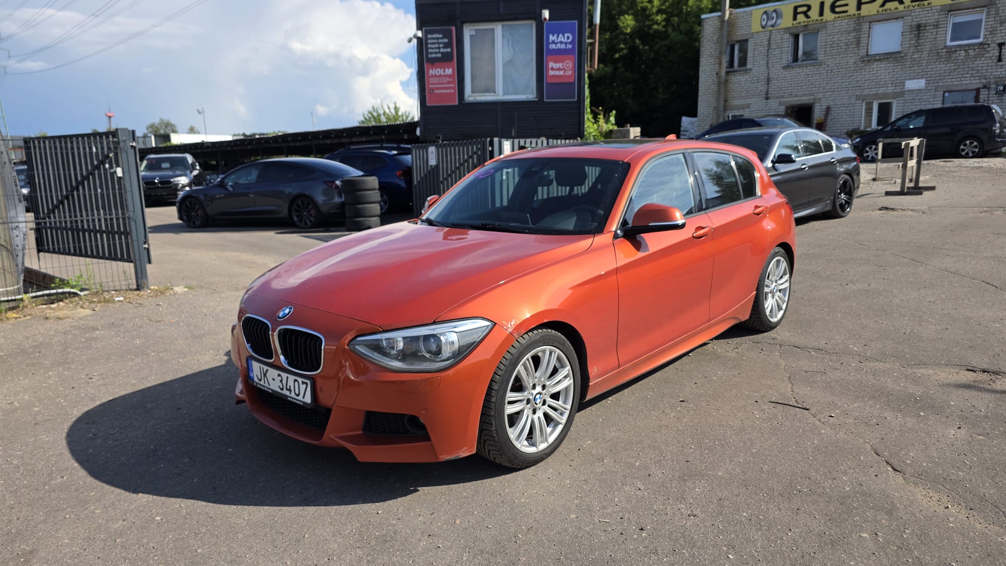 Car image 4