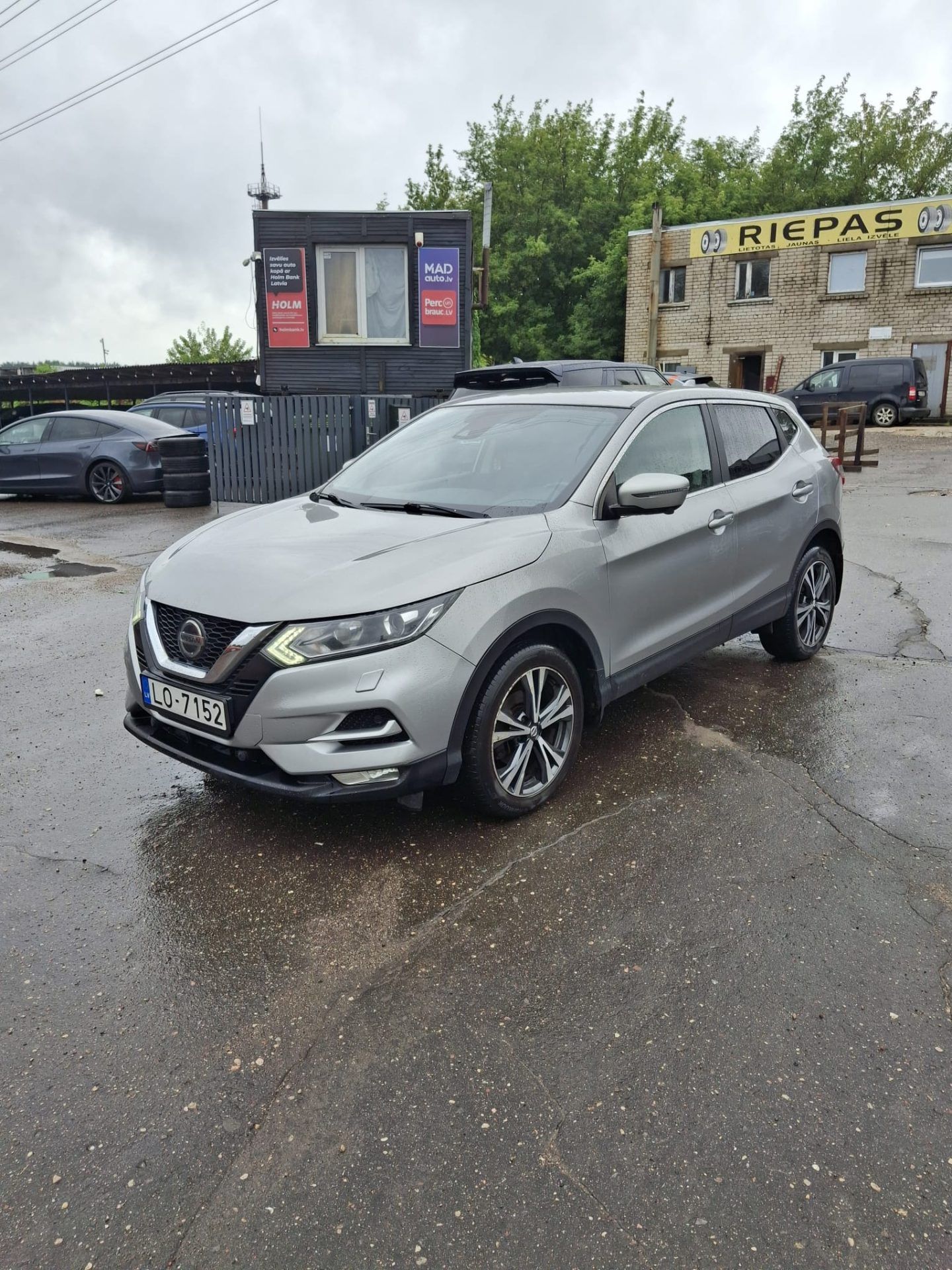 Car image 4