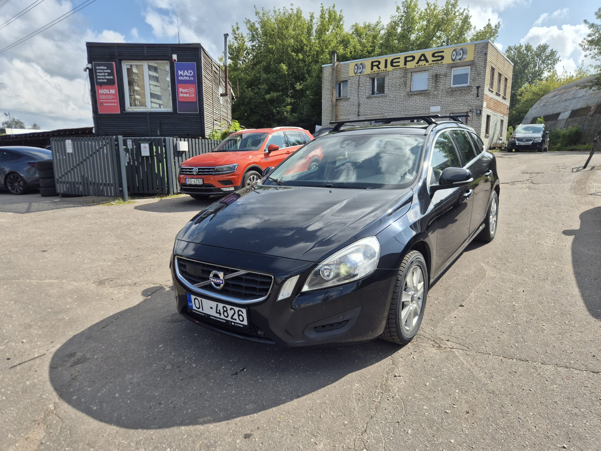Car image 4