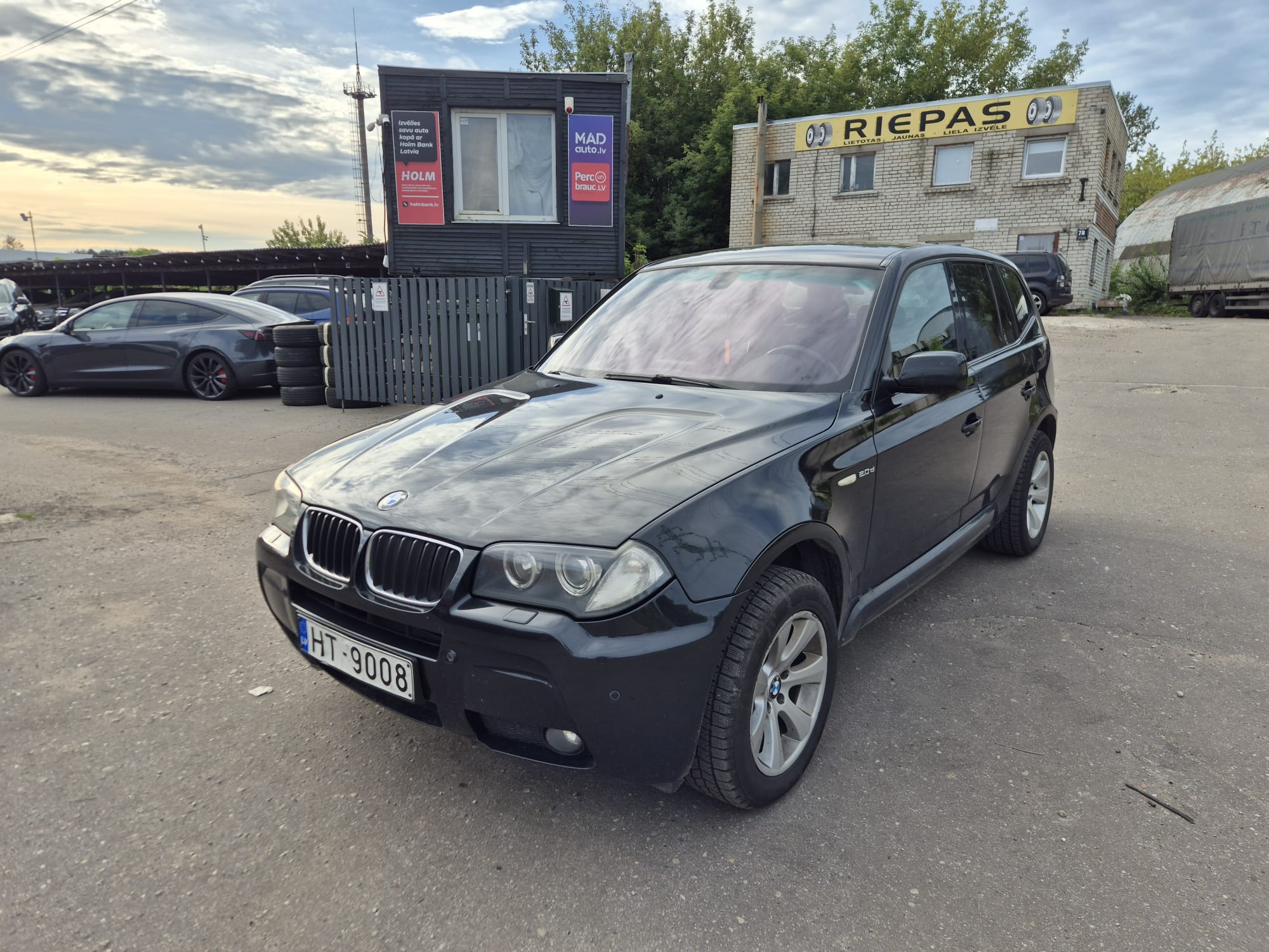 Car image 4