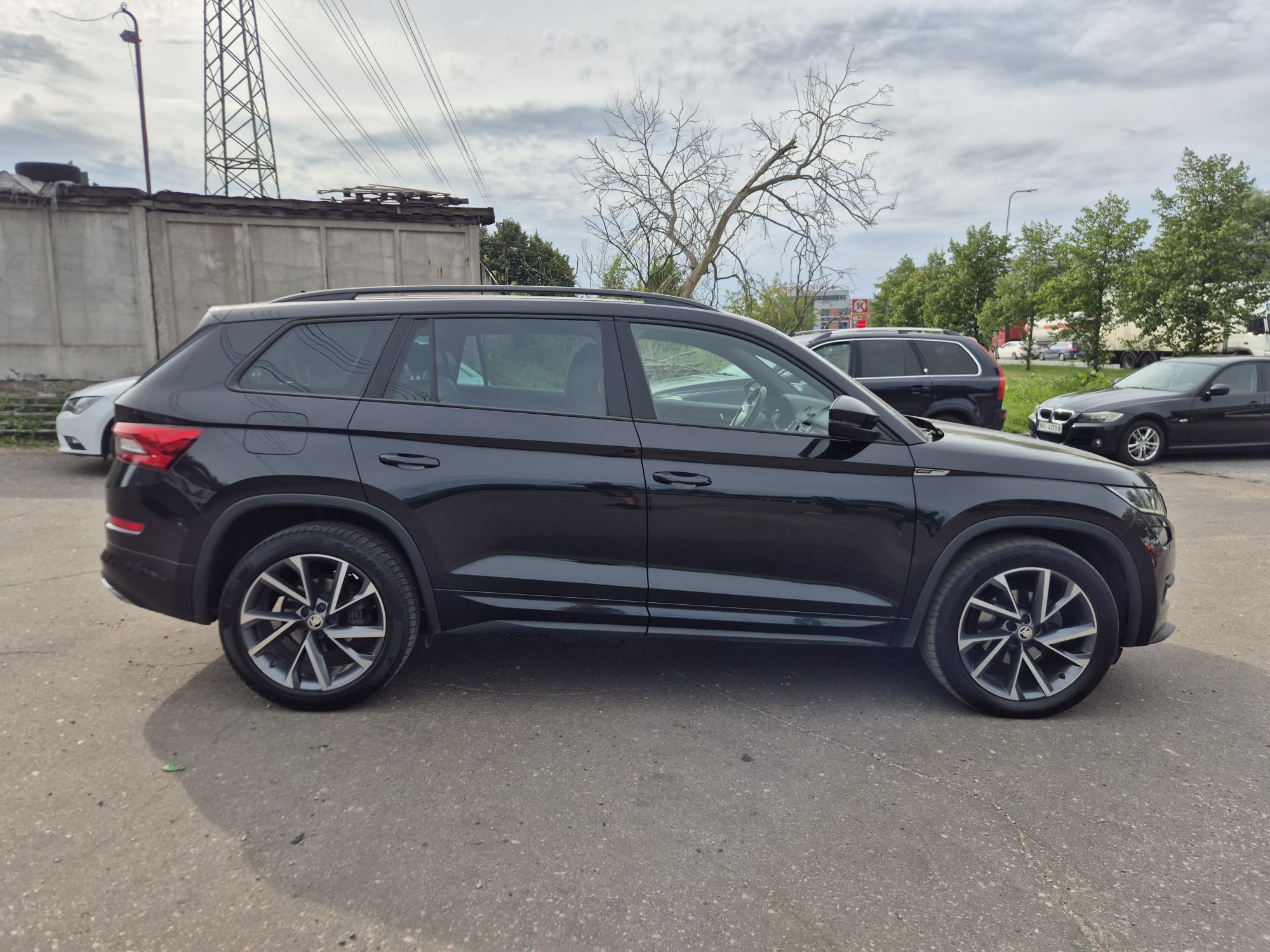 Car image 5