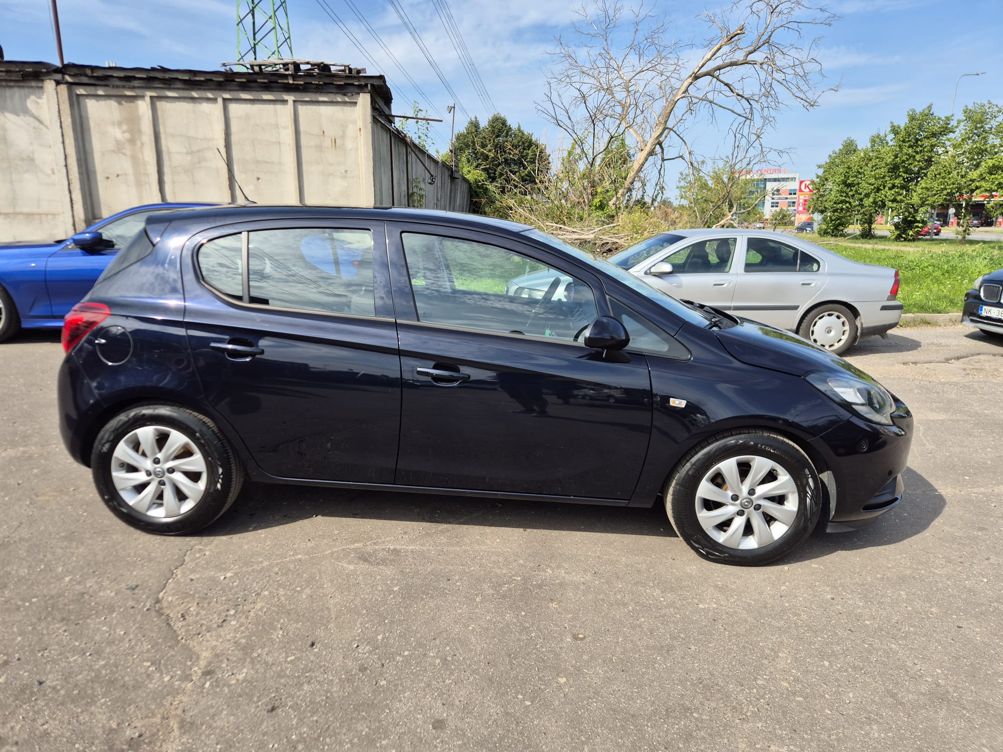 Car image 5