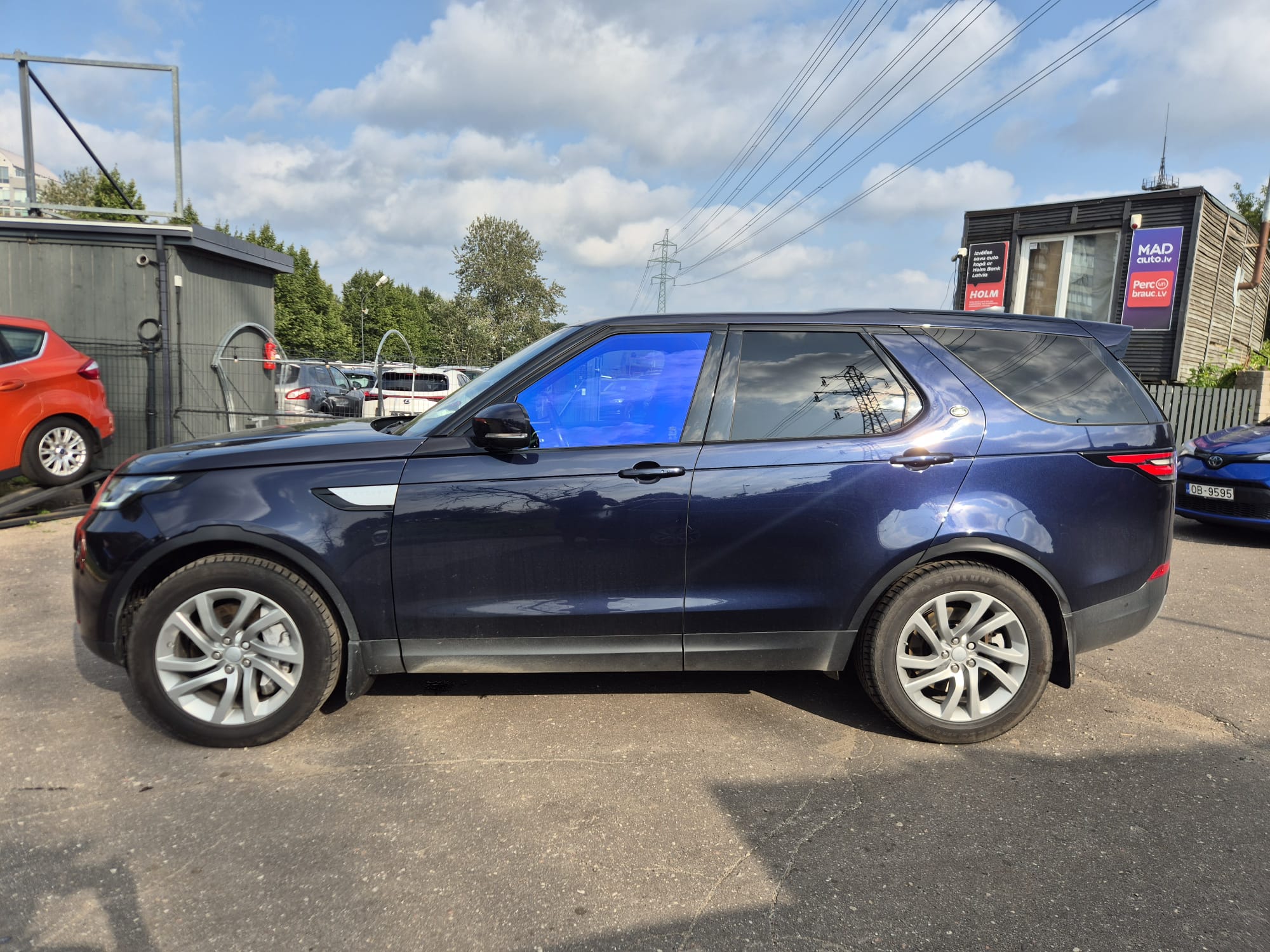 Car image 5