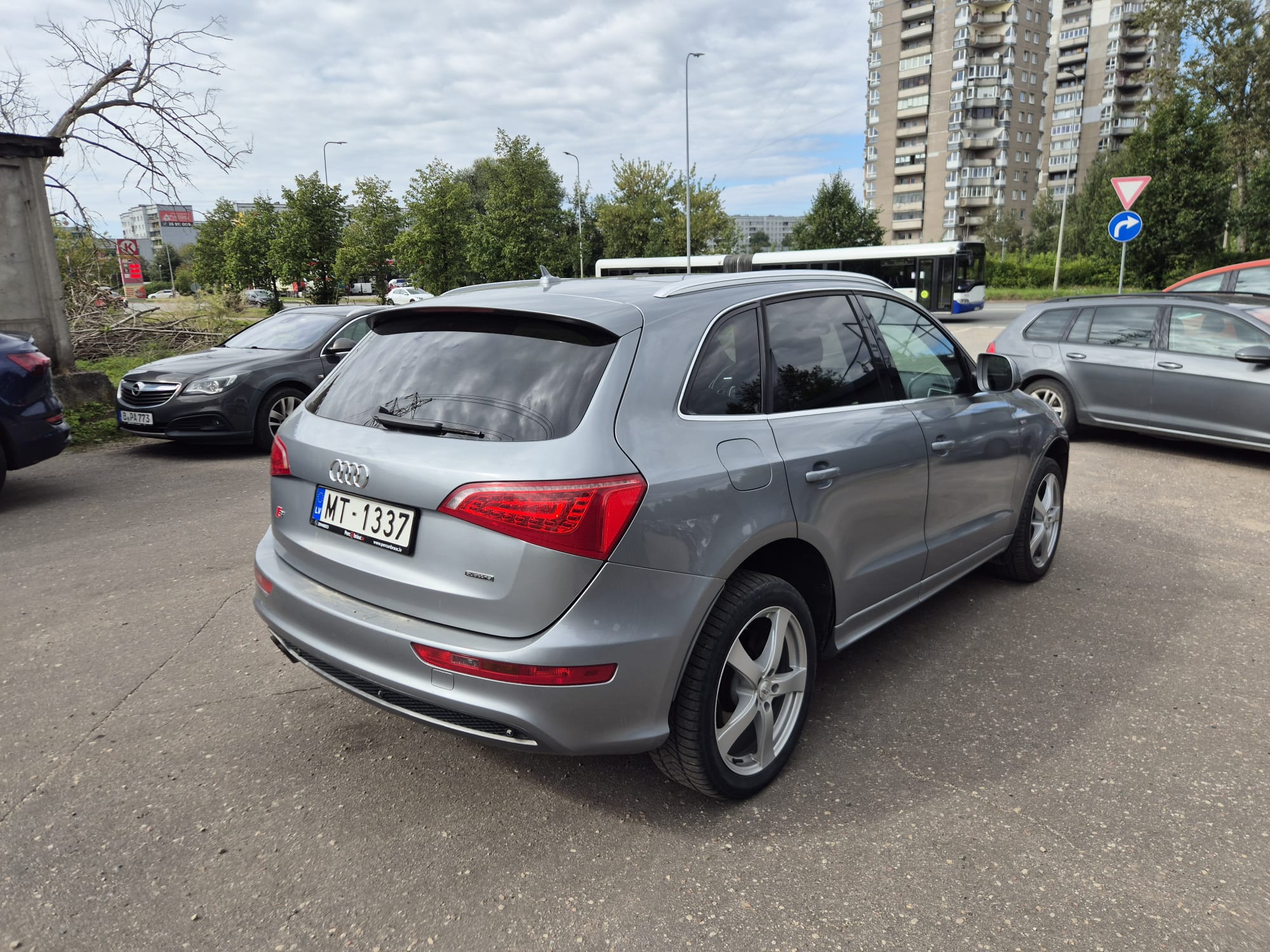 Car image 6