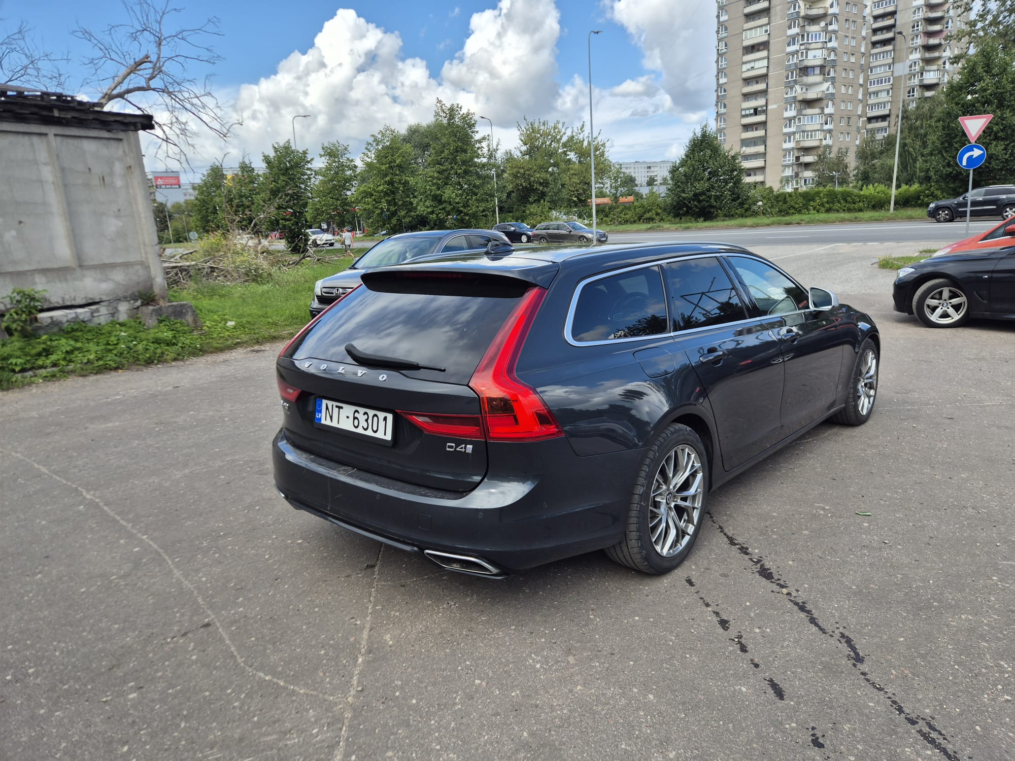 Car image 6