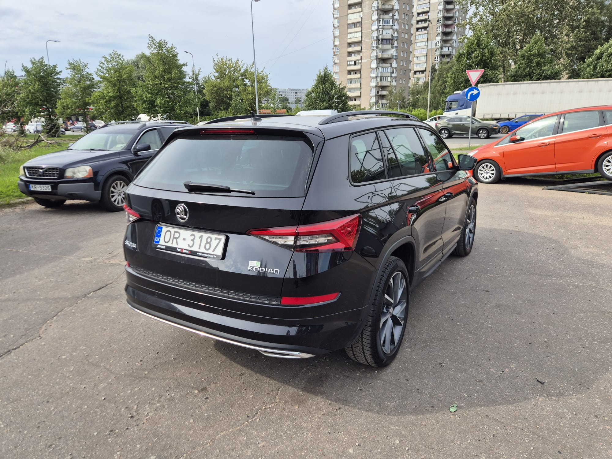 Car image 6