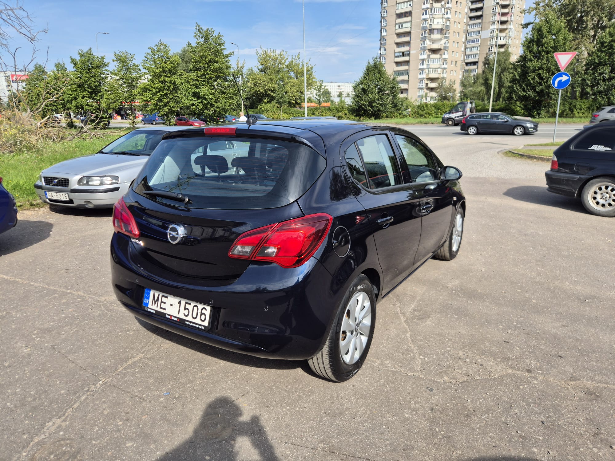 Car image 6