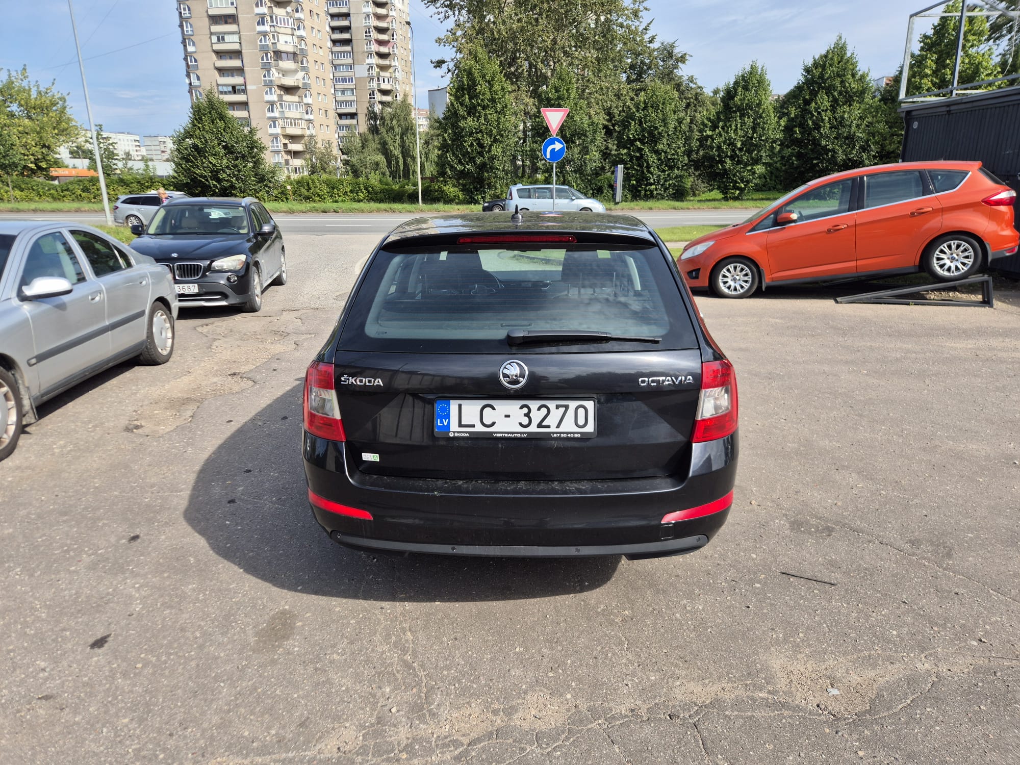 Car image 7